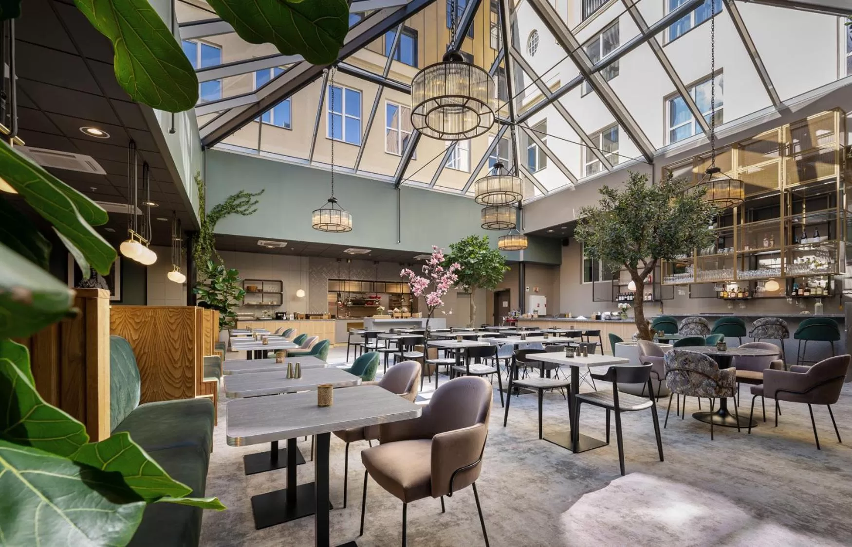 Restaurant/places to eat in Karl Johan Hotel