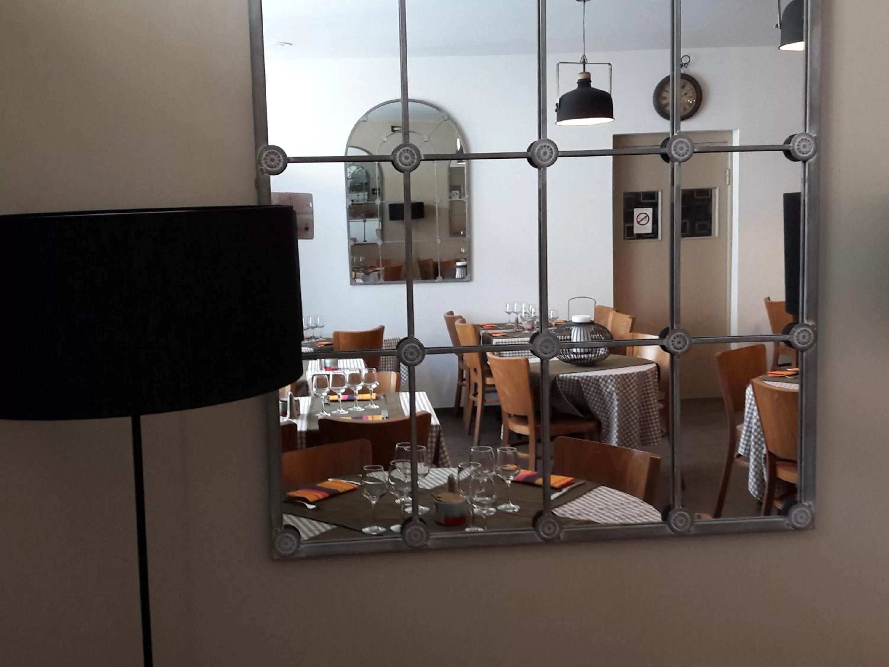 Restaurant/places to eat in Hôtel-Restaurant "Chez Carrière"