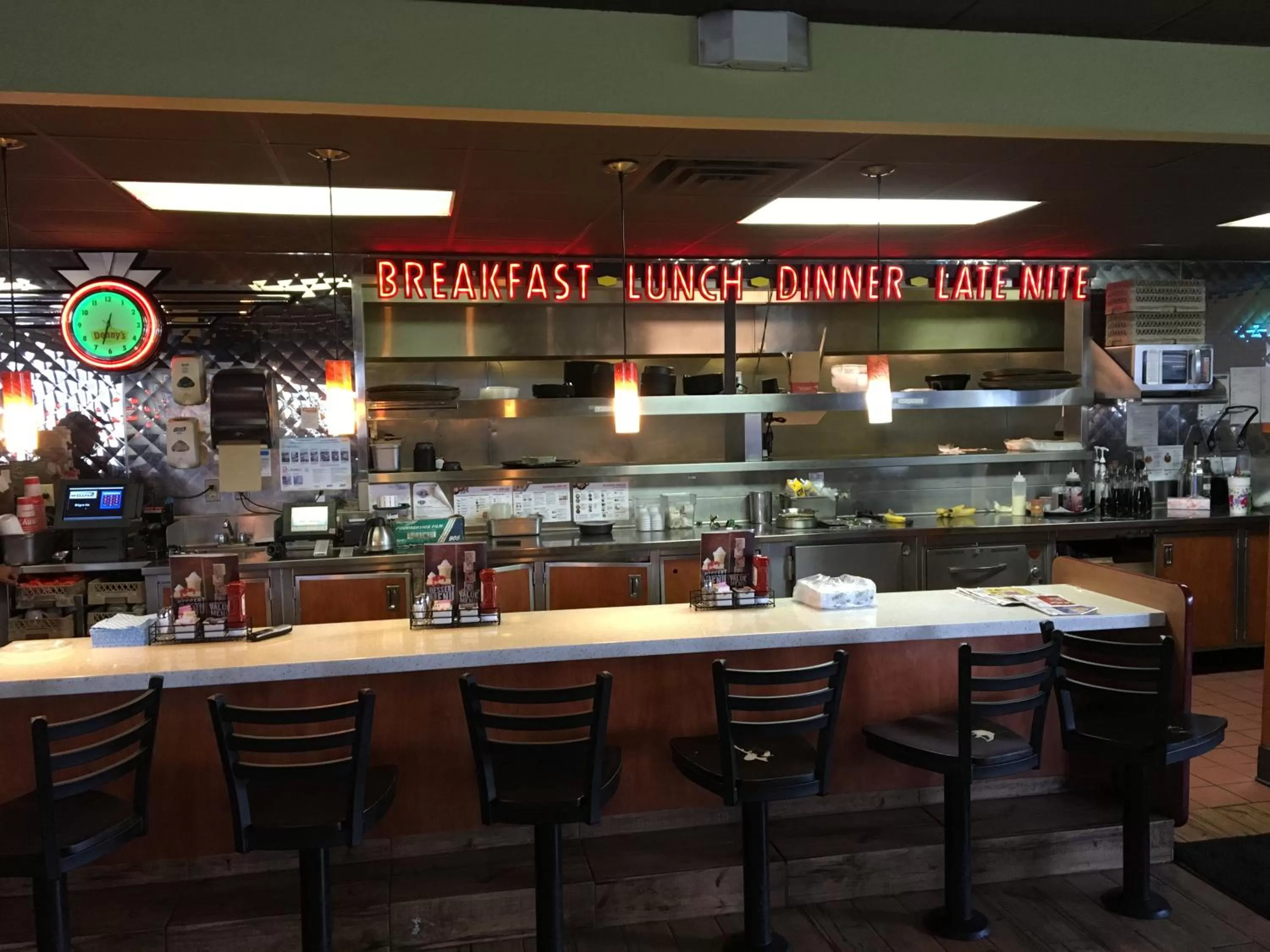 Restaurant/places to eat in Days Inn by Wyndham Madison