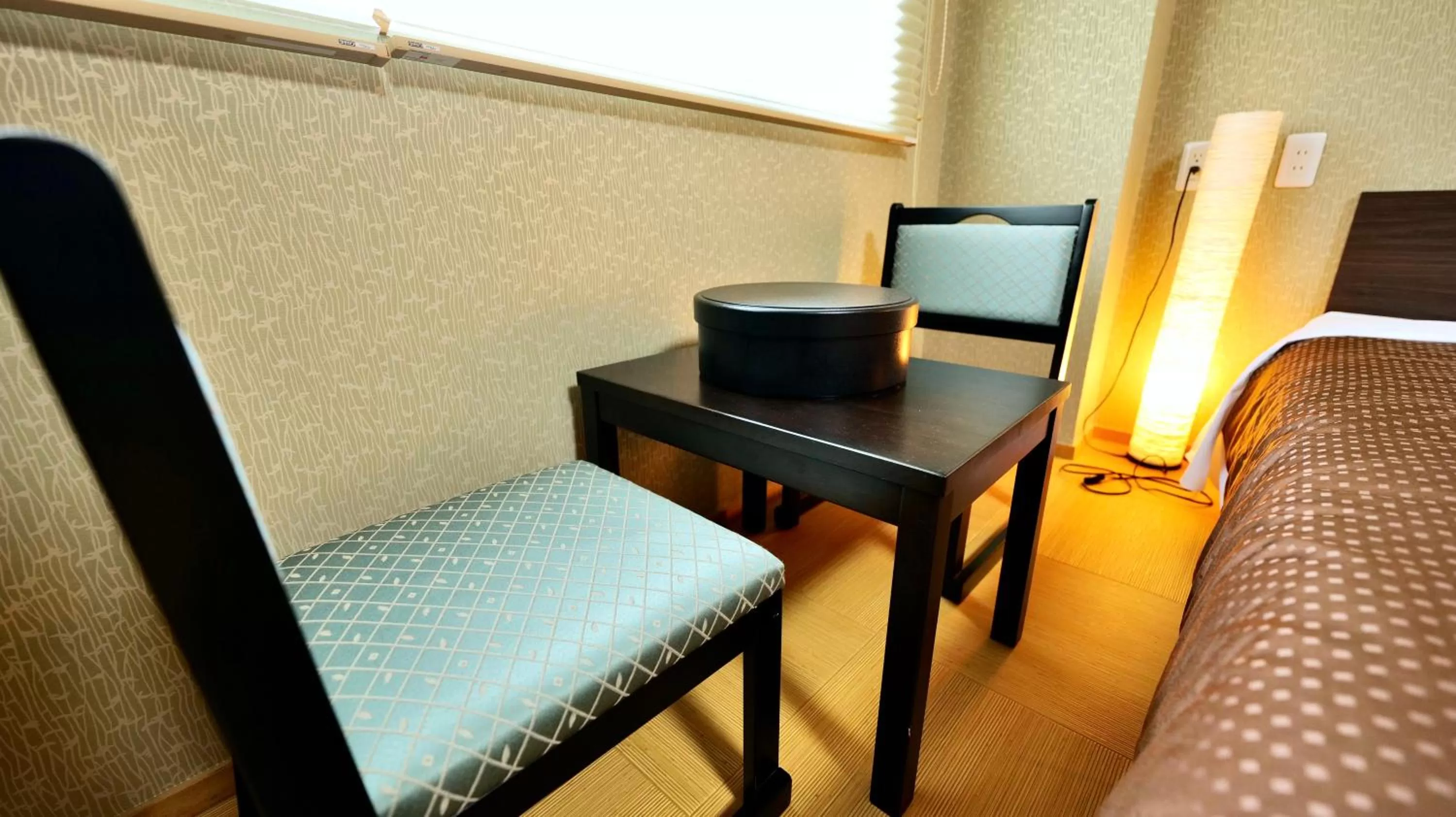 Photo of the whole room in Hotel Oak Forest