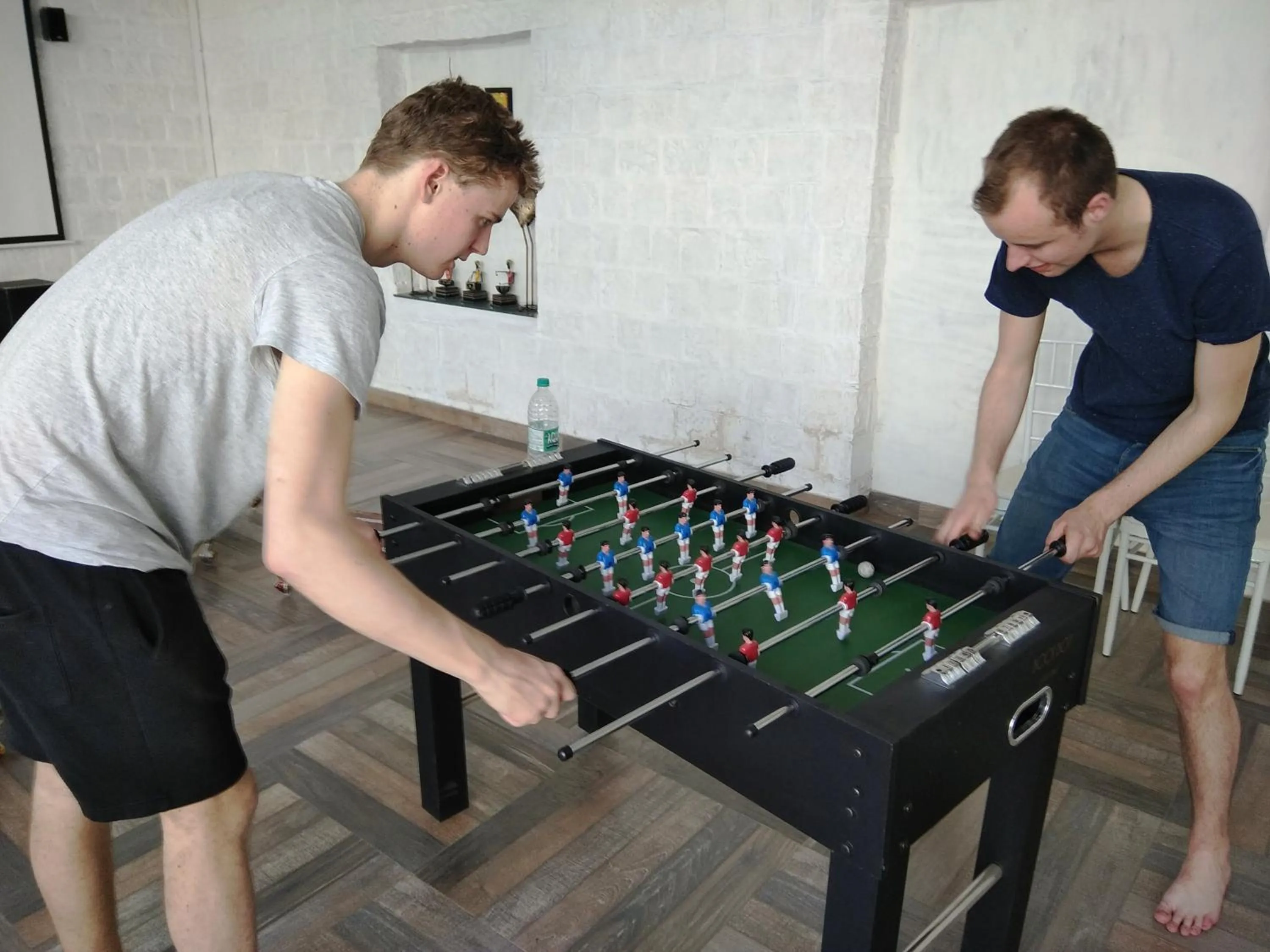 Communal lounge/ TV room in Jaipur Jantar Hostel