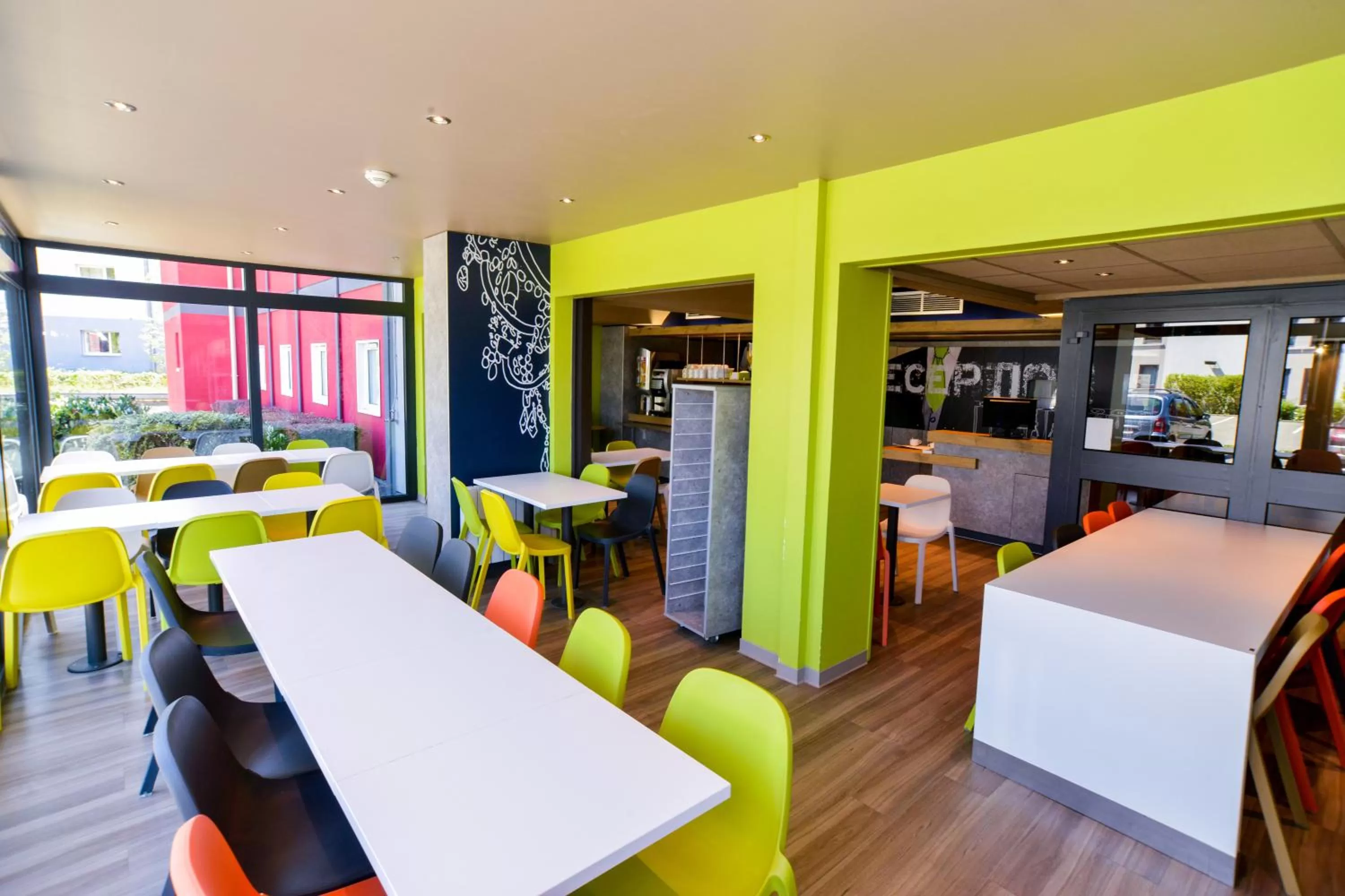 Lounge or bar in ibis budget Strasbourg La Vigie