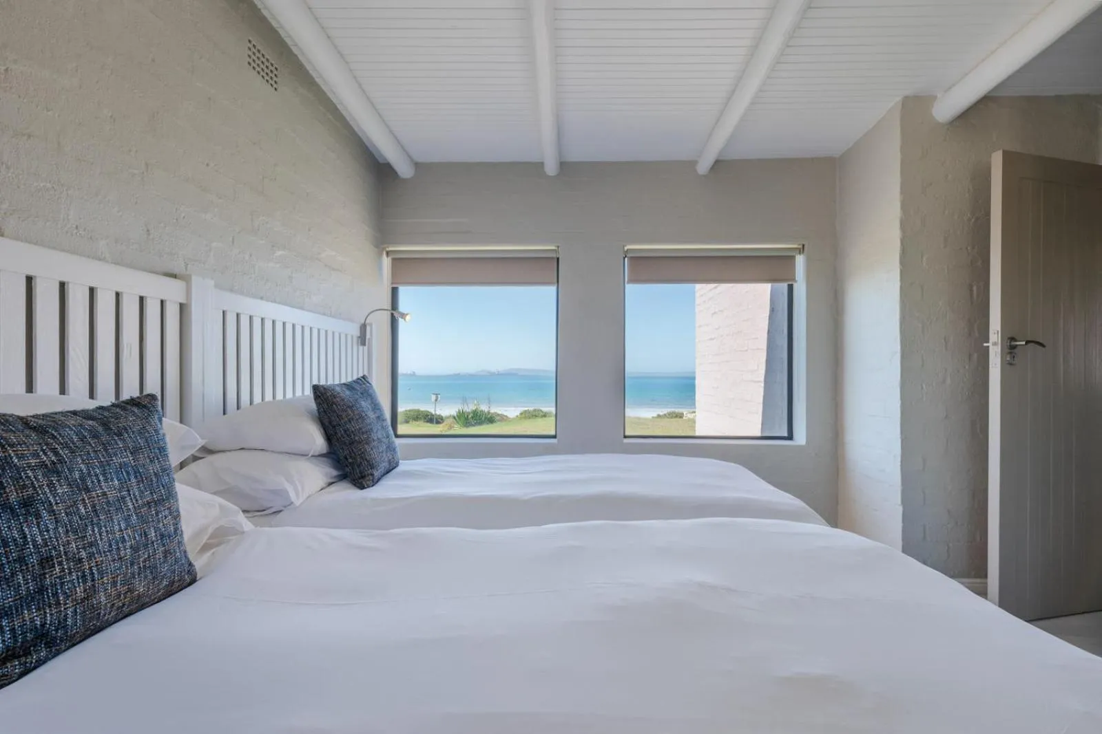 Bedroom, Bed in Blue Bay Lodge