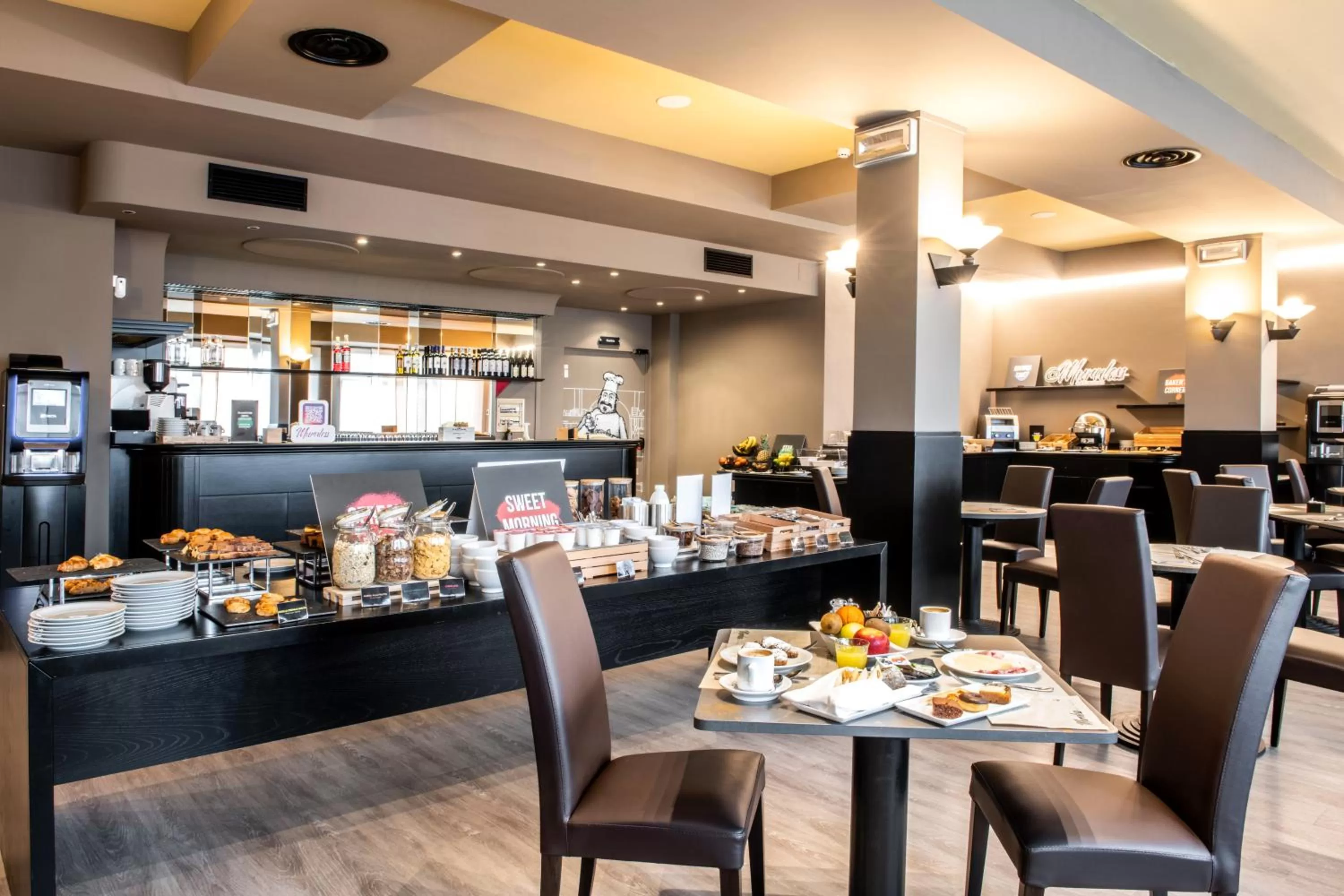 Restaurant/places to eat in Muraless Art Hotel - WorldHotels Crafted