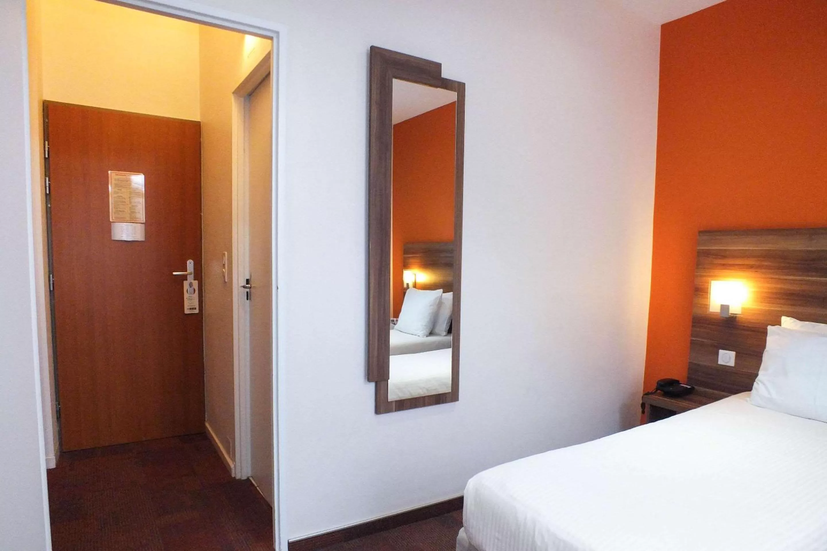 Photo of the whole room, Bed in Hotel Cecil Metz Gare