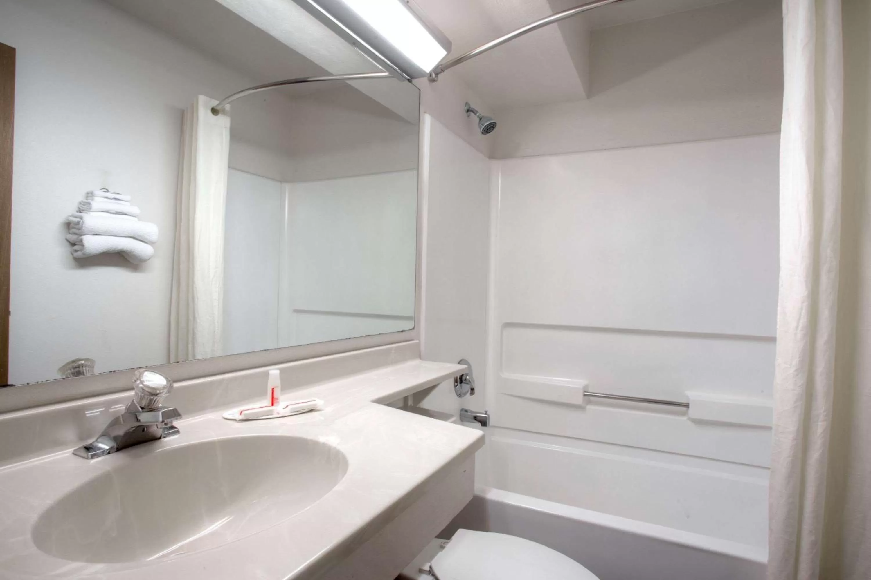 Bathroom in Super-8-Gainesville-I-75-Hospital-University-Area