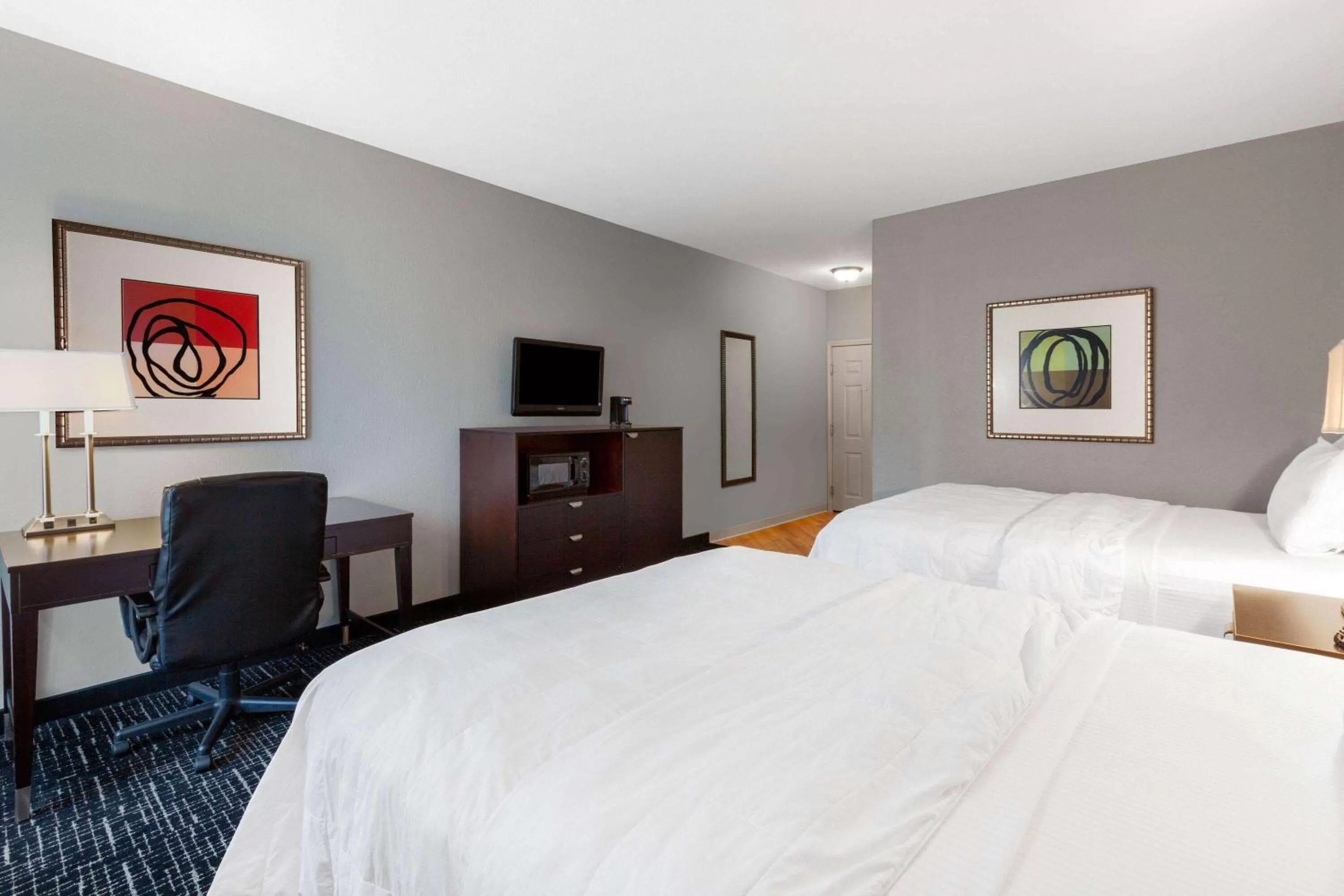 Photo of the whole room, Bed in La Quinta by Wyndham Lumberton