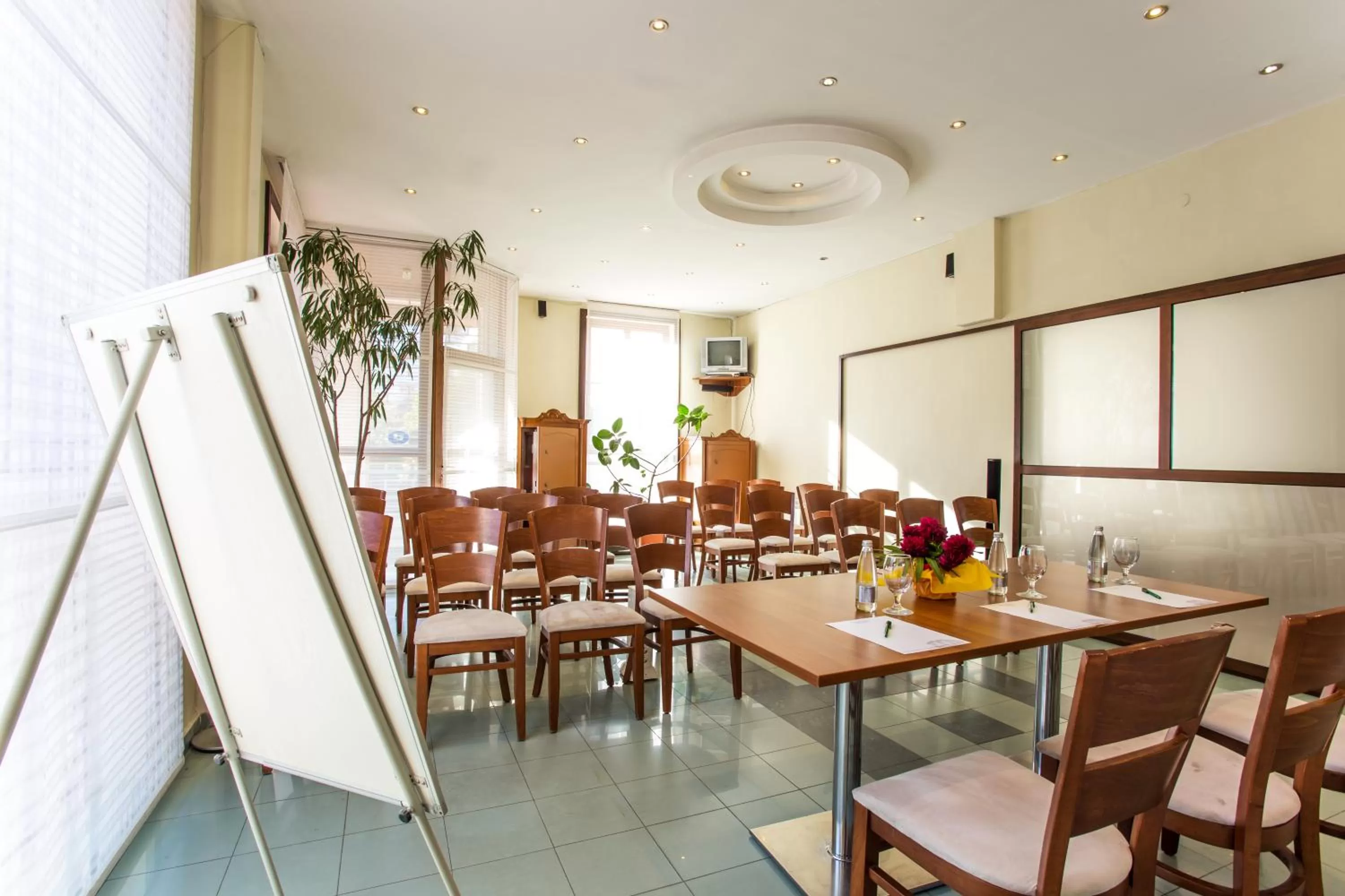 Meeting/conference room, Restaurant/Places to Eat in Family Hotel Teteven