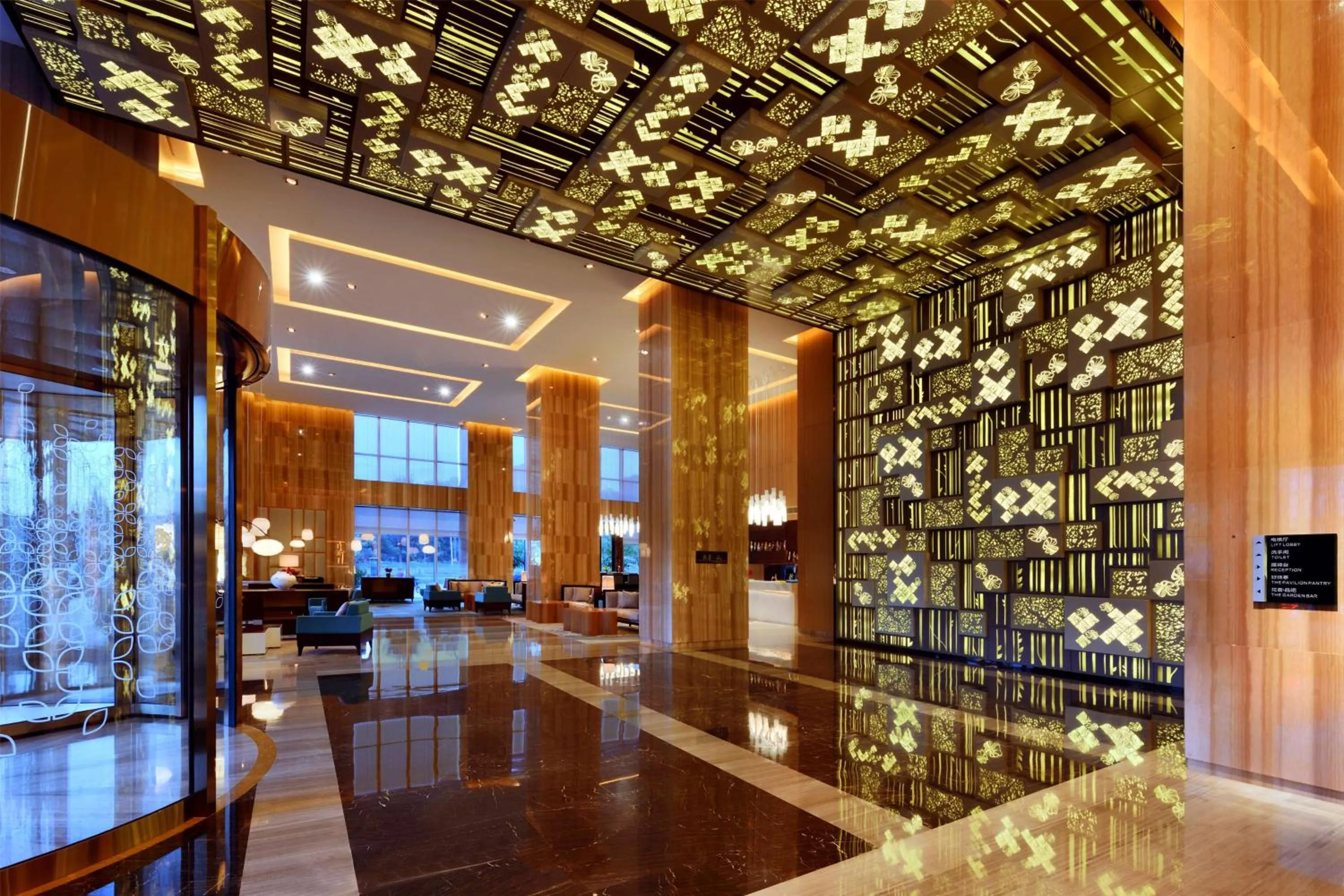 Lobby or reception in Hilton Garden Inn Chengdu Huayang