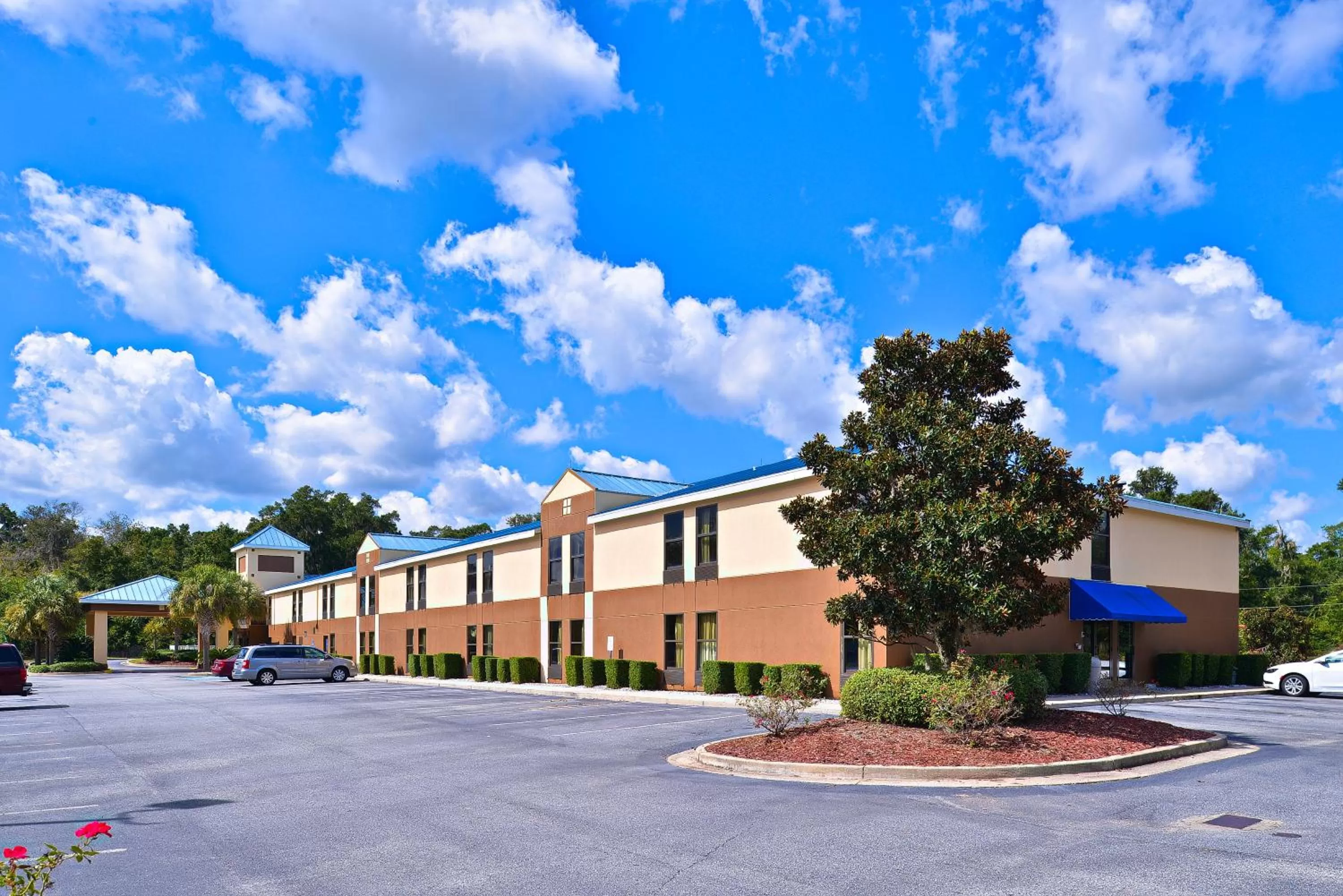 Property building in Econo Lodge Darien