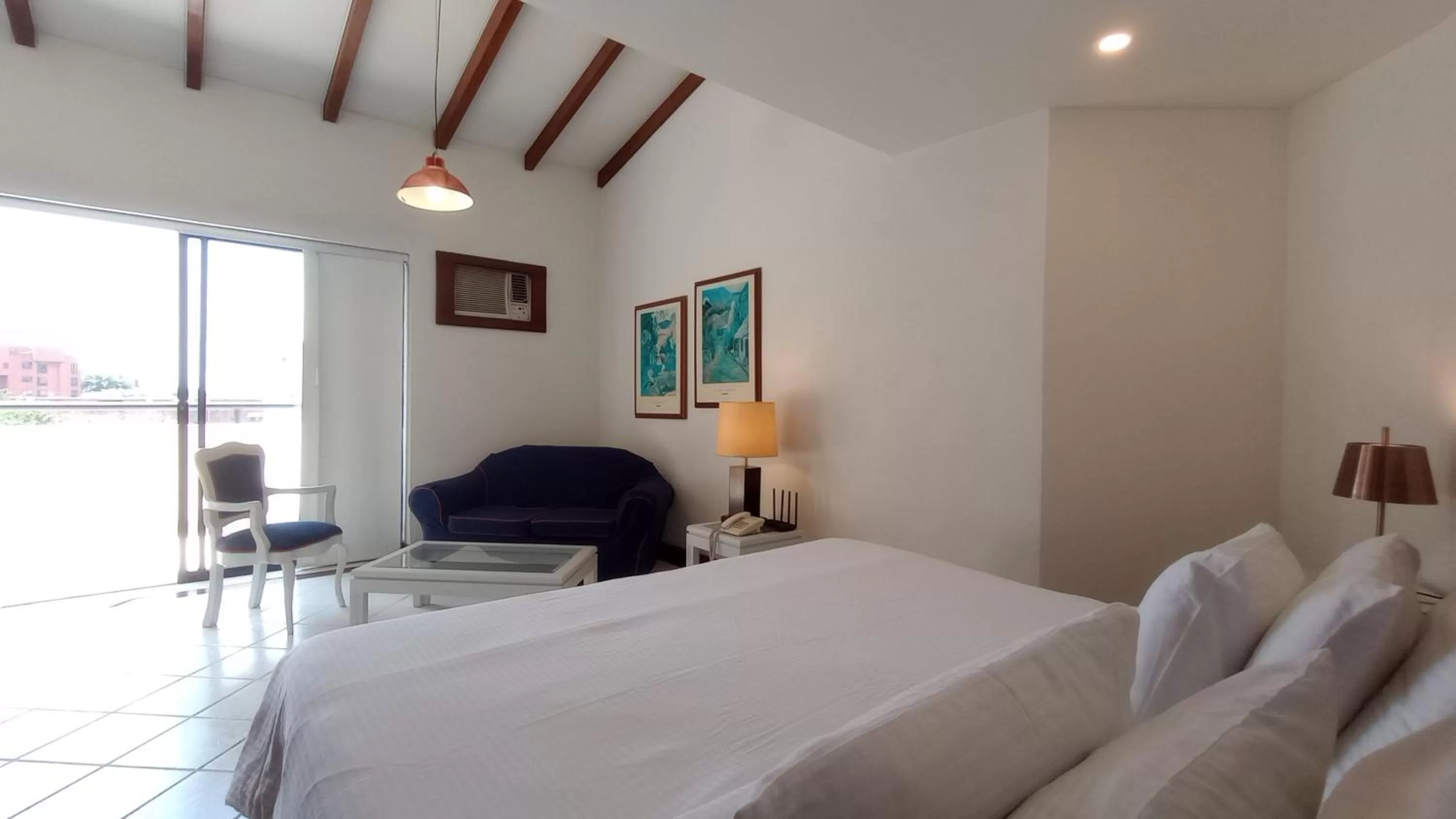 Photo of the whole room, Bed in Castellón de Juanambú