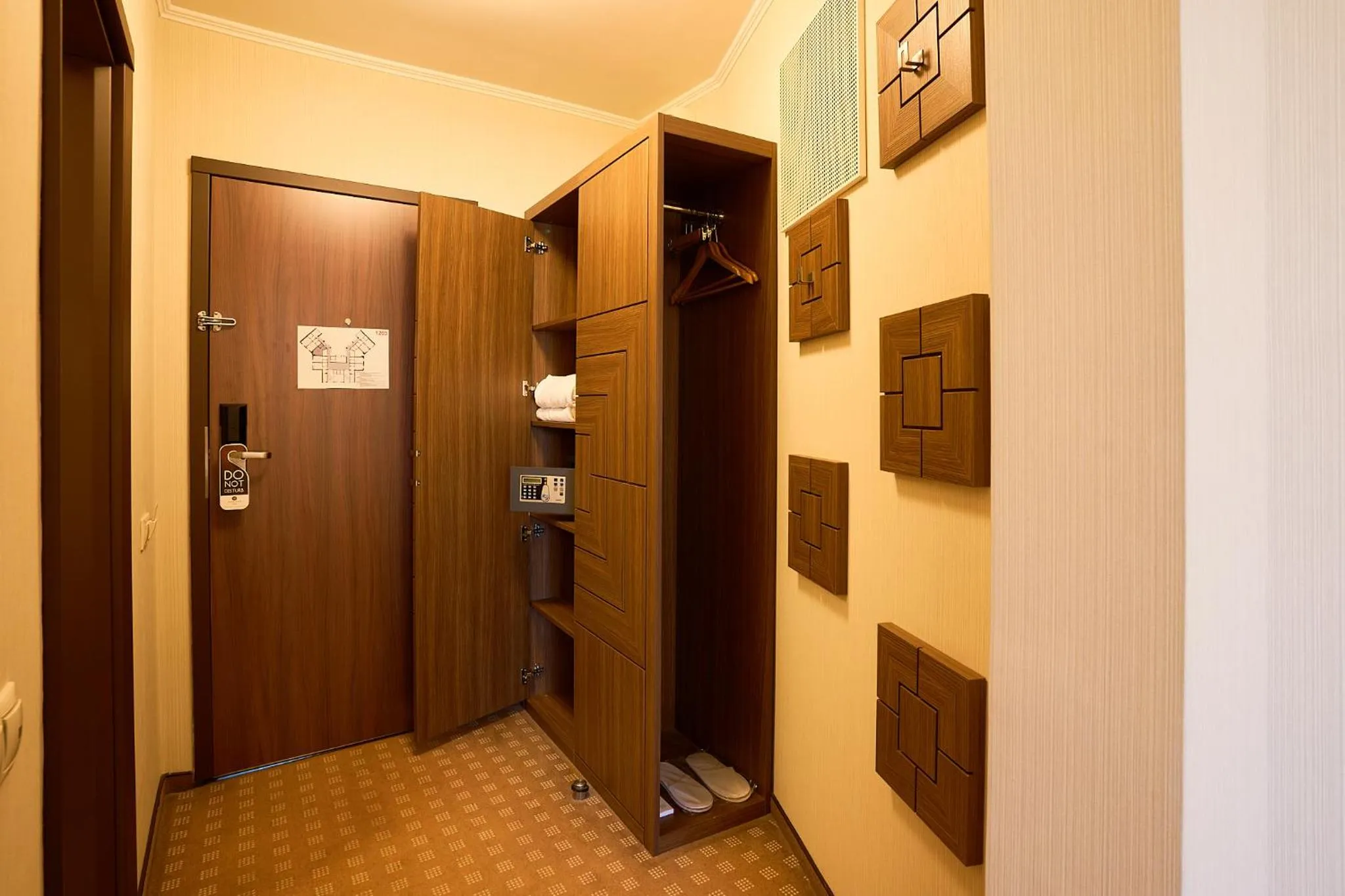 wardrobe in Central Plaza Hotel