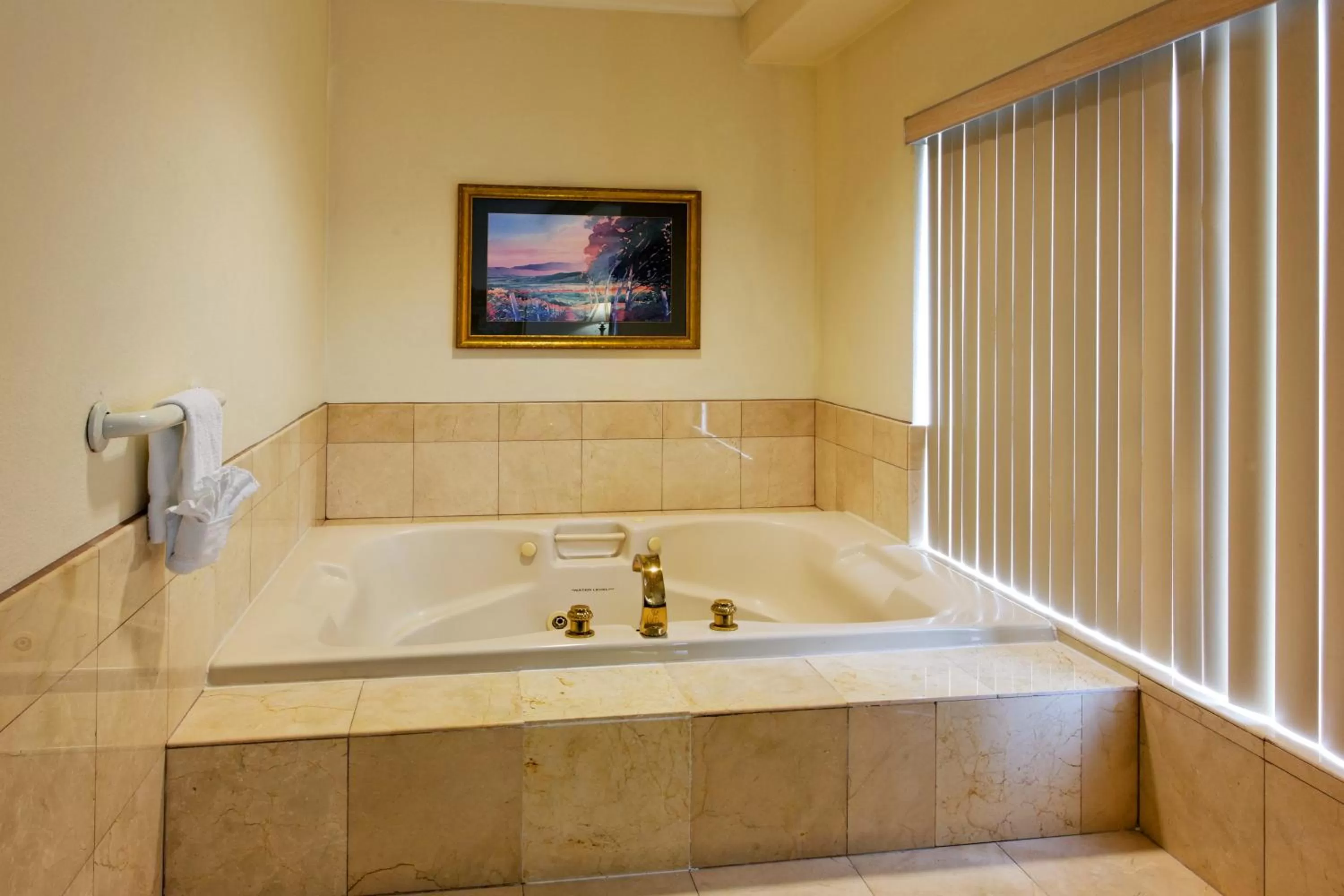 King Suite with Spa Bath - Non-Smoking in Holiday Inn Express San Pablo - Richmond Area, an IHG Hotel