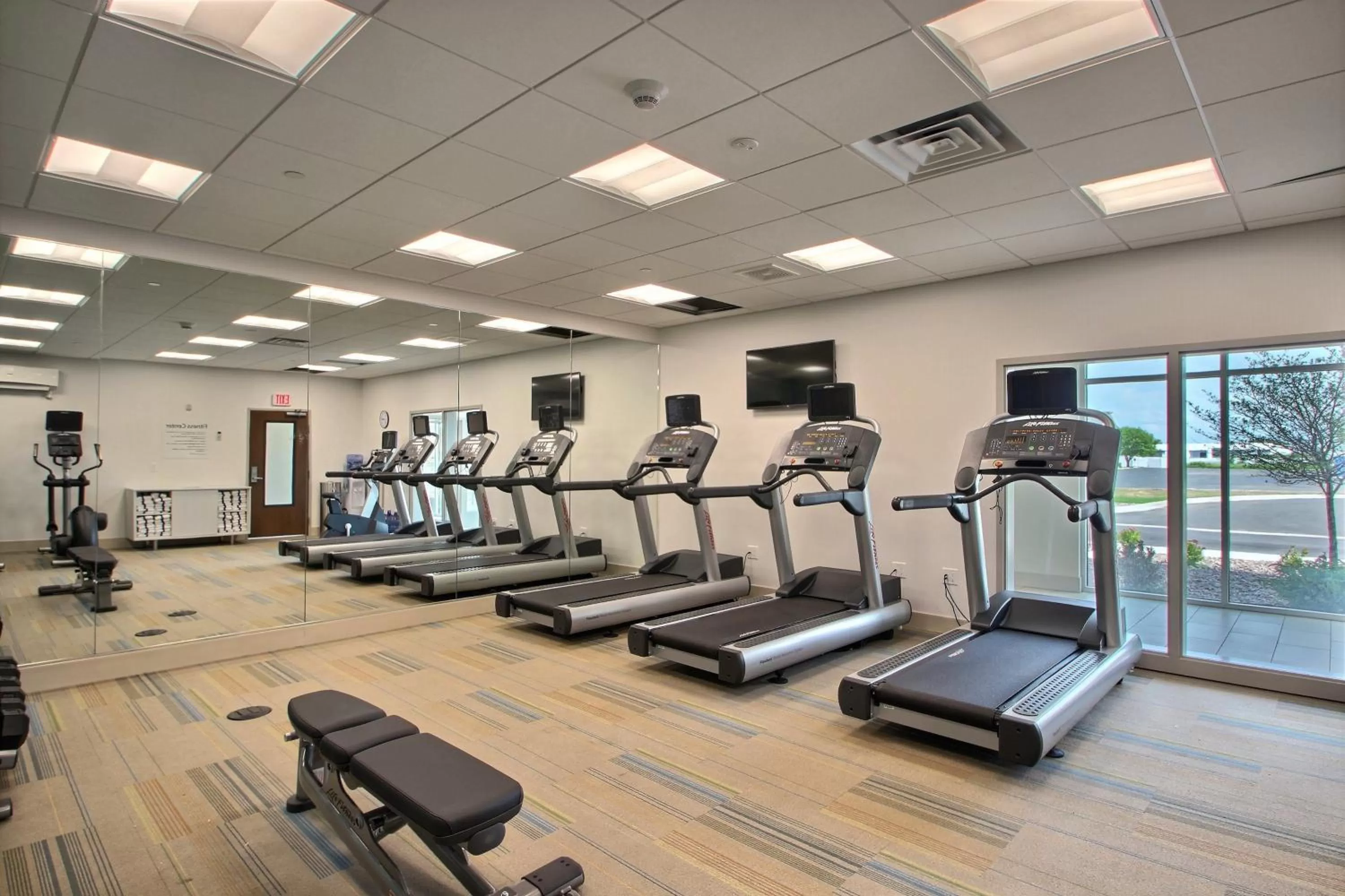 Fitness centre/facilities in Holiday Inn Express & Suites Fond Du Lac by IHG