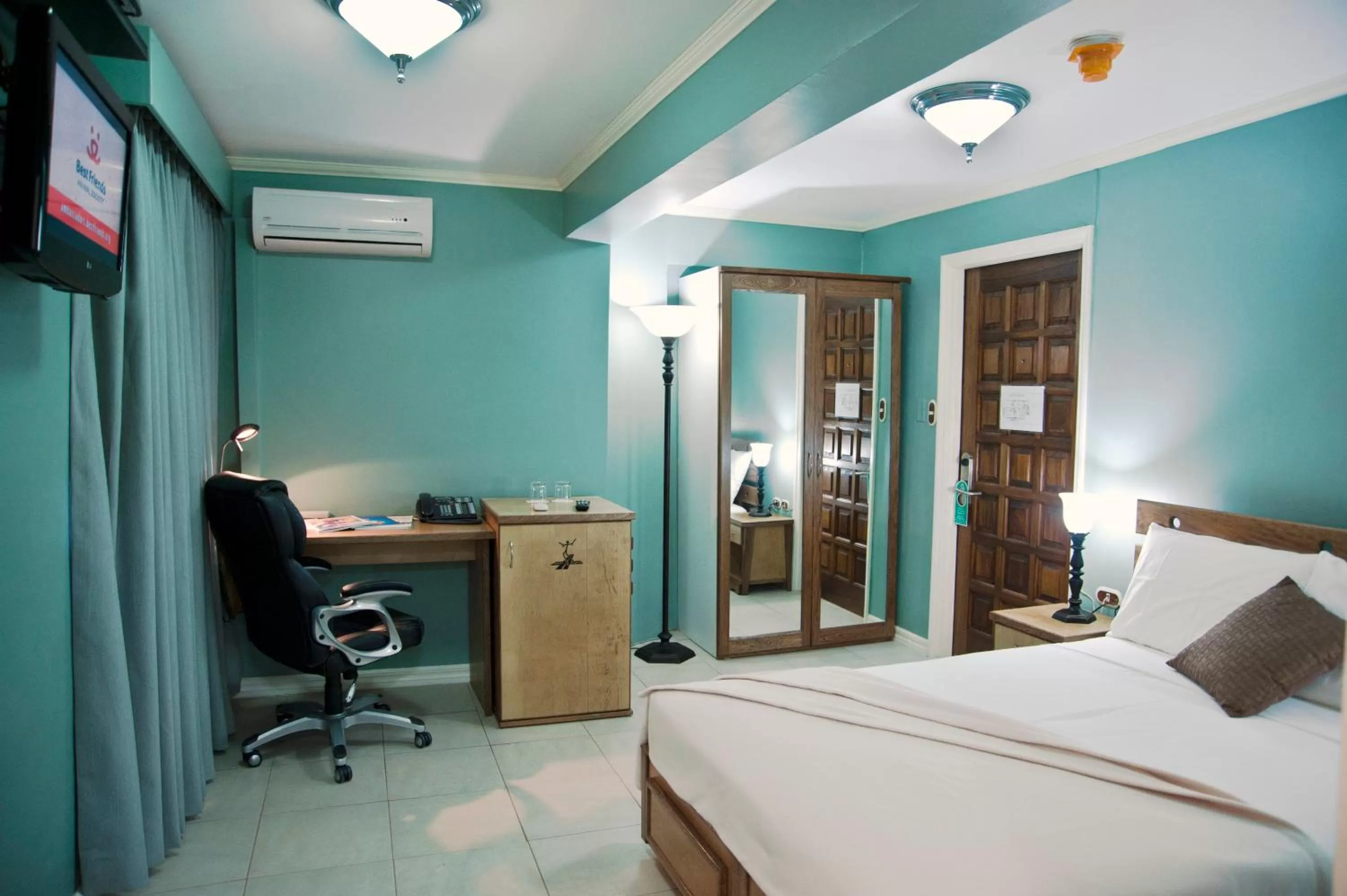 Room Photo in Culture Crossroads Inn