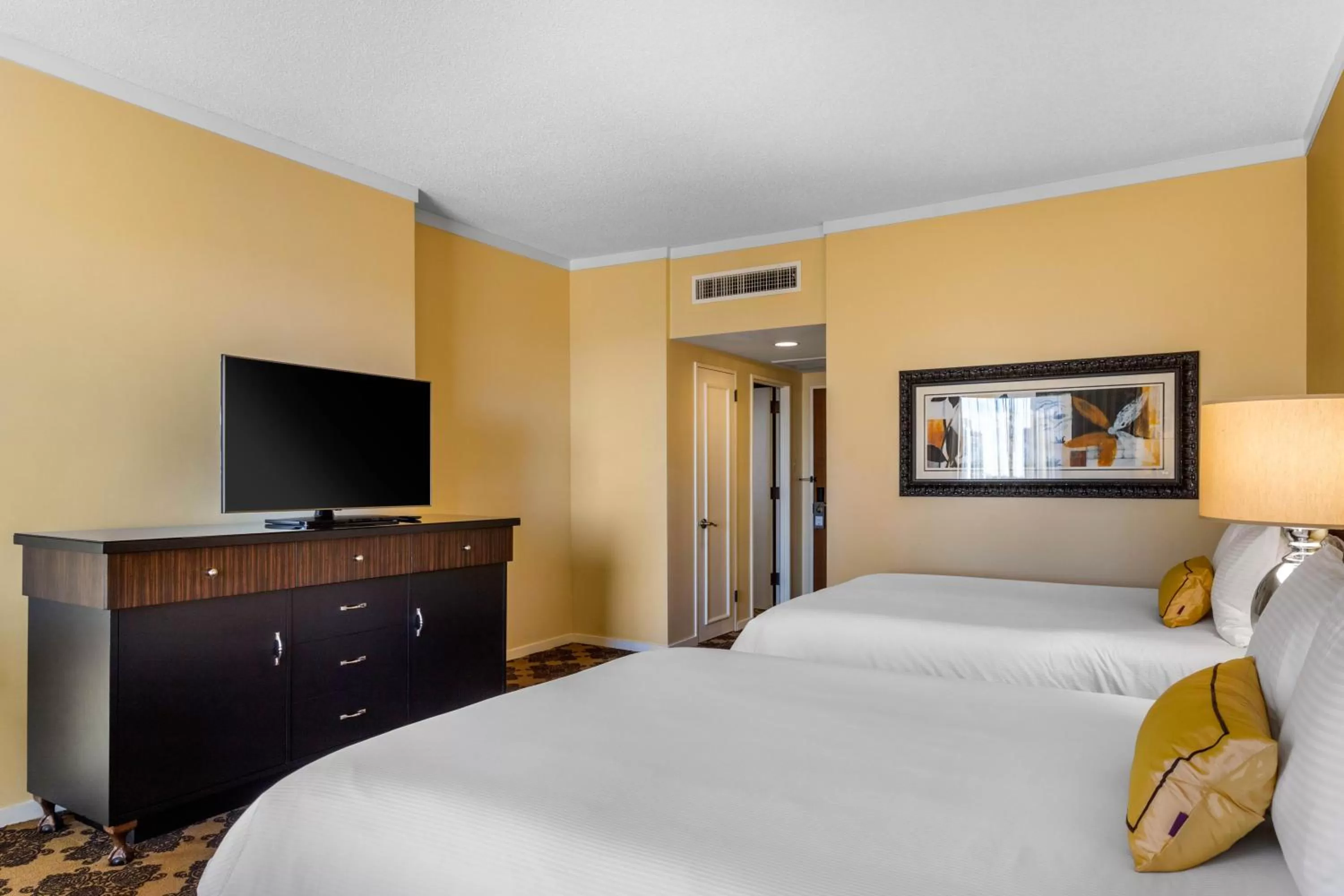 Bed in Omni Houston Hotel