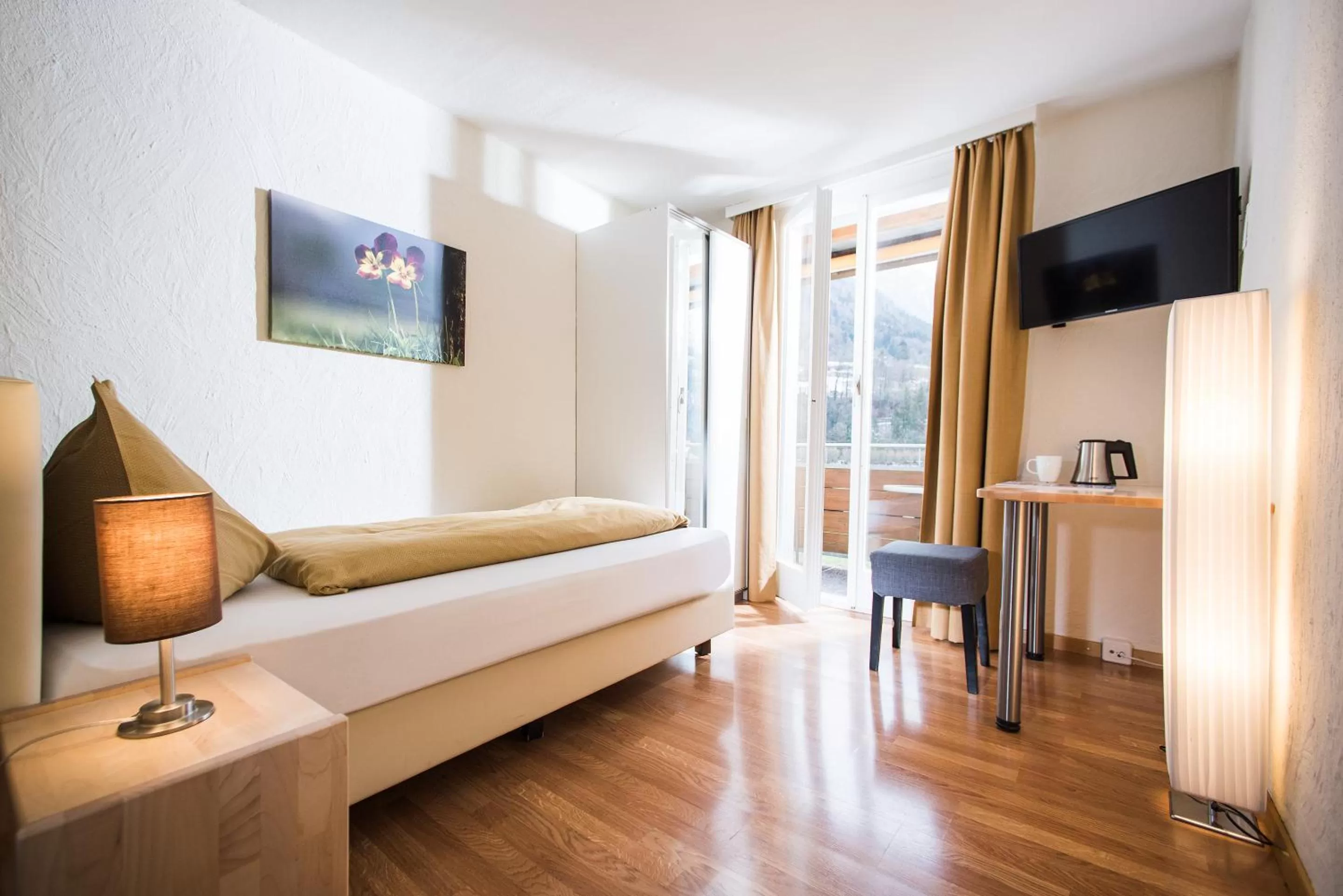 Balcony/Terrace, Bed in Jungfrau Hotel