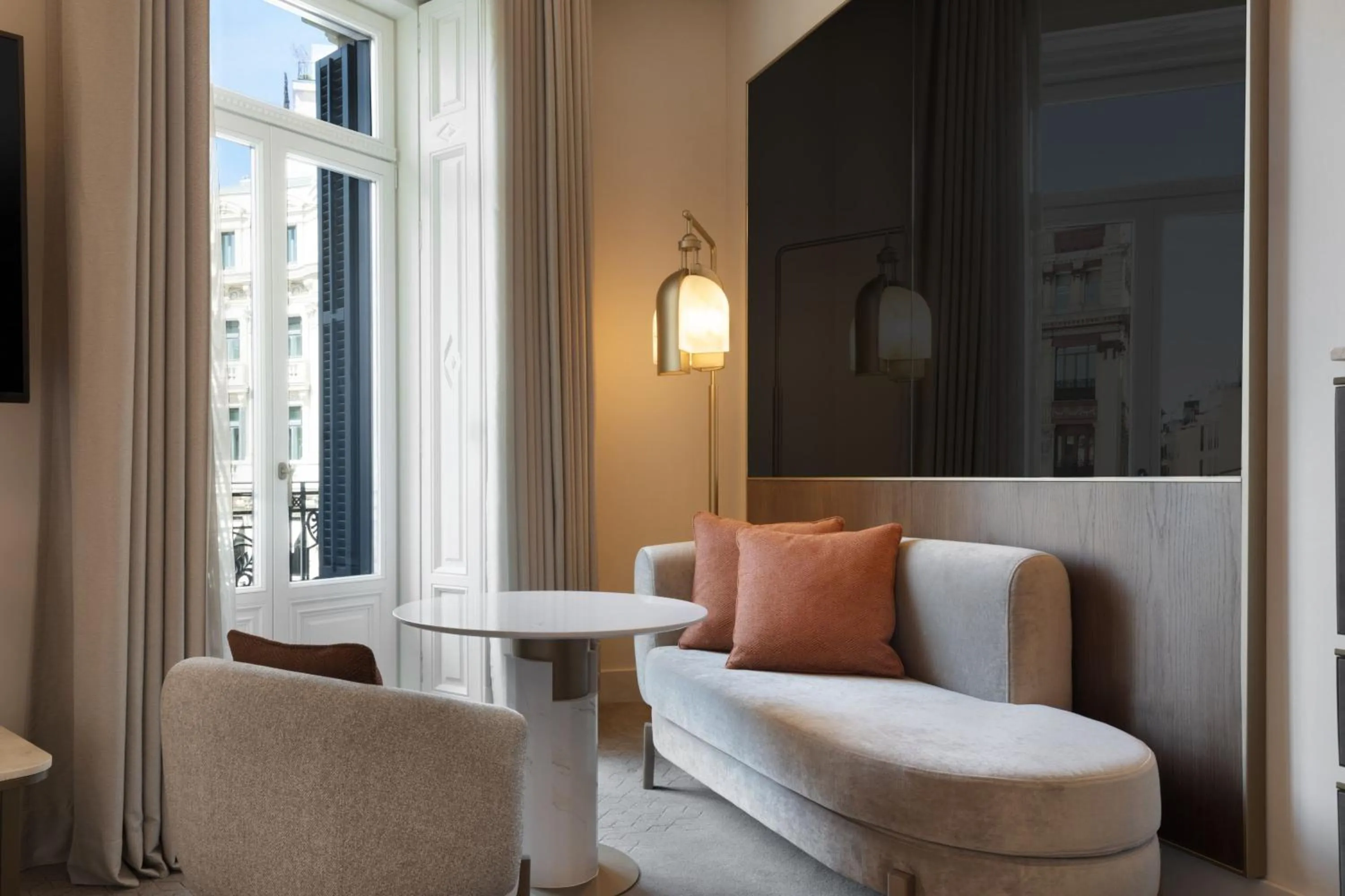 Photo of the whole room in JW Marriott Hotel Madrid