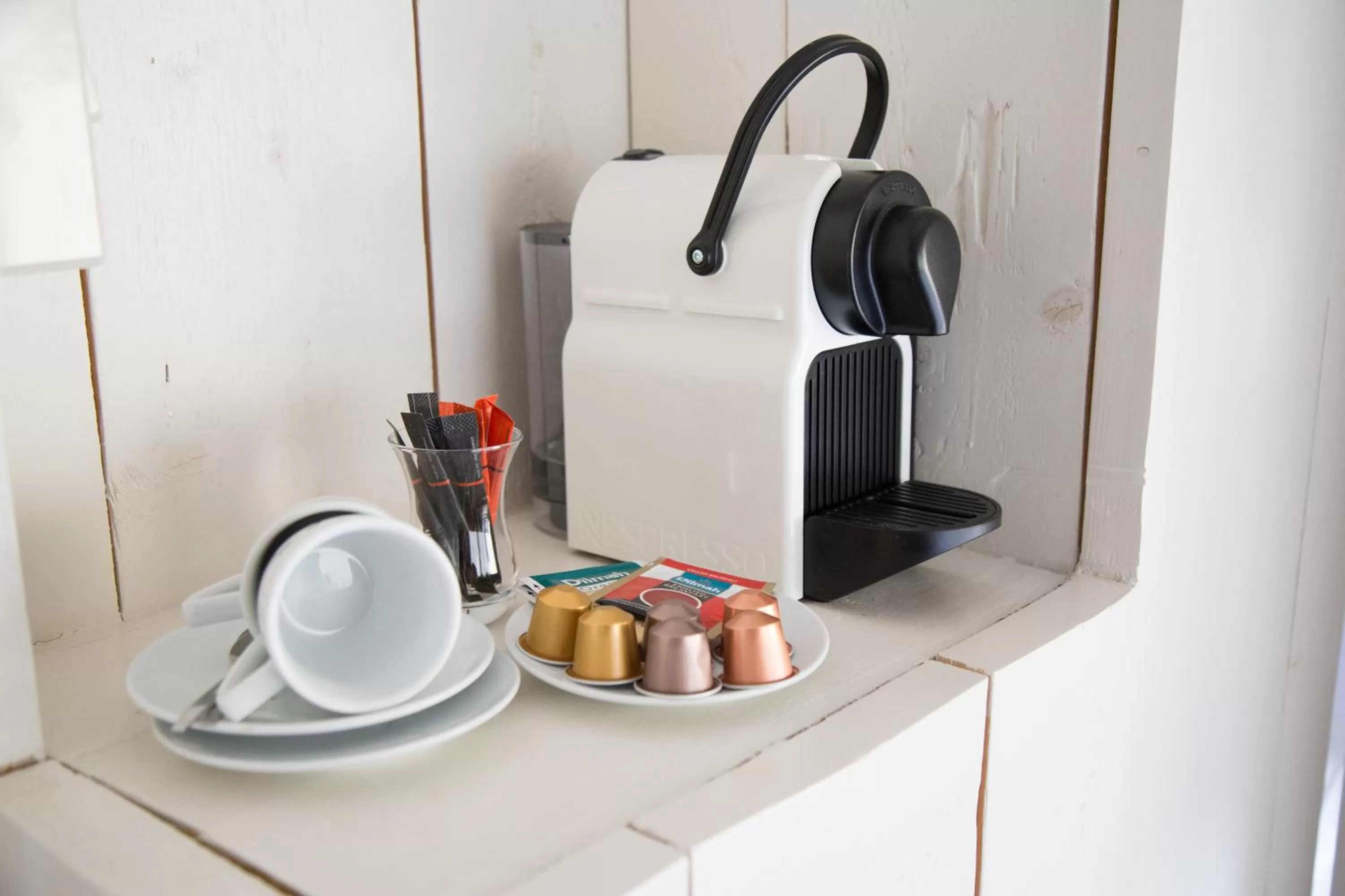 Coffee/tea facilities in De Dames Van De Jonge Hotel Restaurant