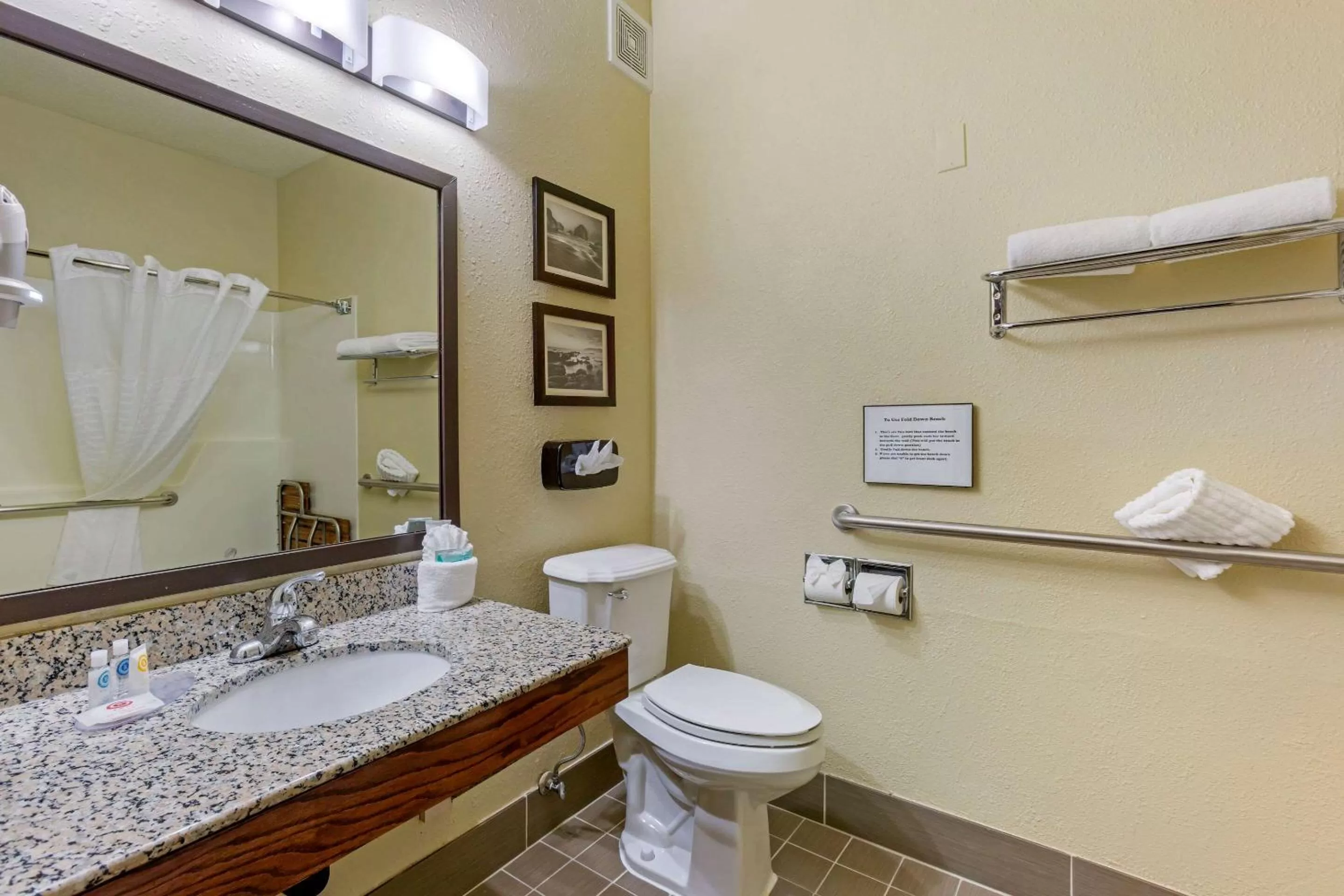 Bathroom in Comfort Inn Medford South