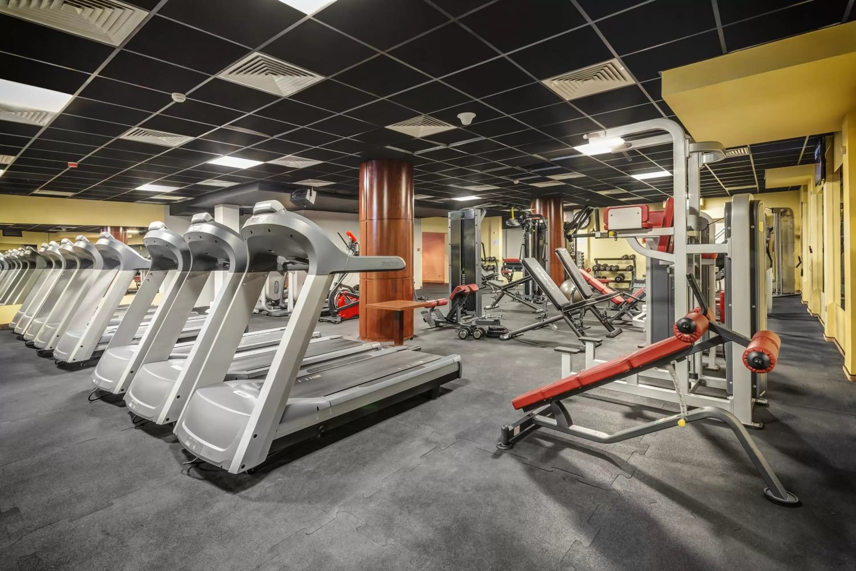 Fitness centre/facilities in Grand Royal Hotel