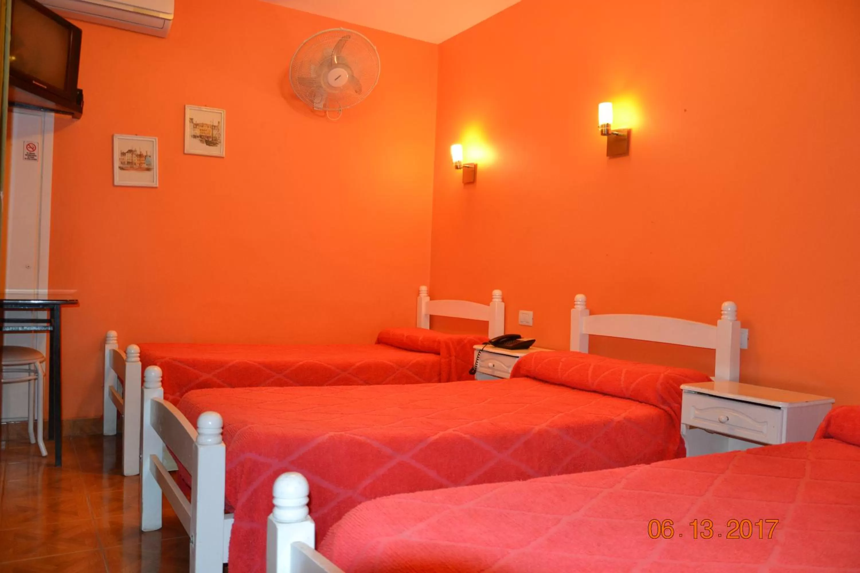 Bed in Hotel Victoria