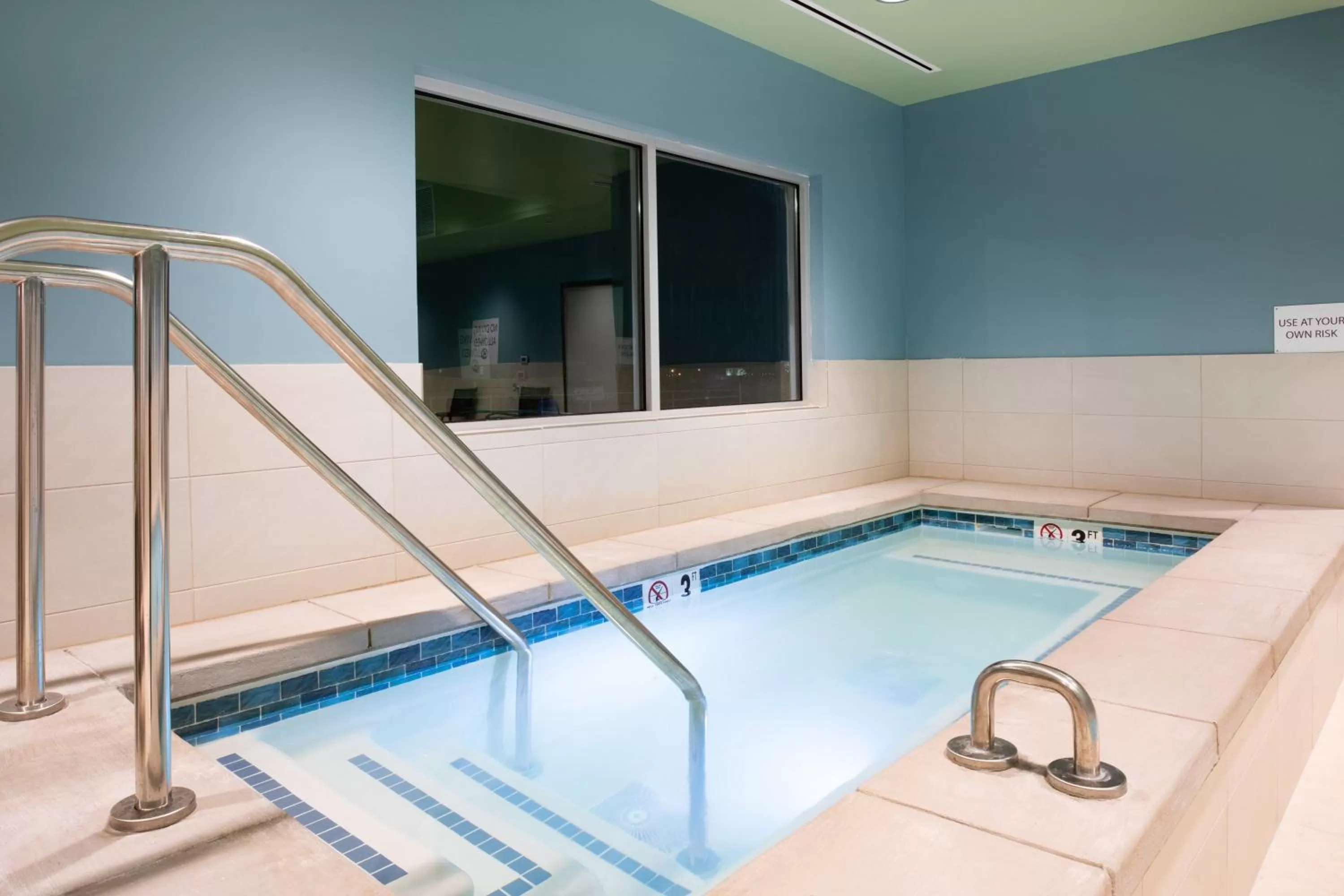 Swimming pool in Holiday Inn Express & Suites - Ely by IHG
