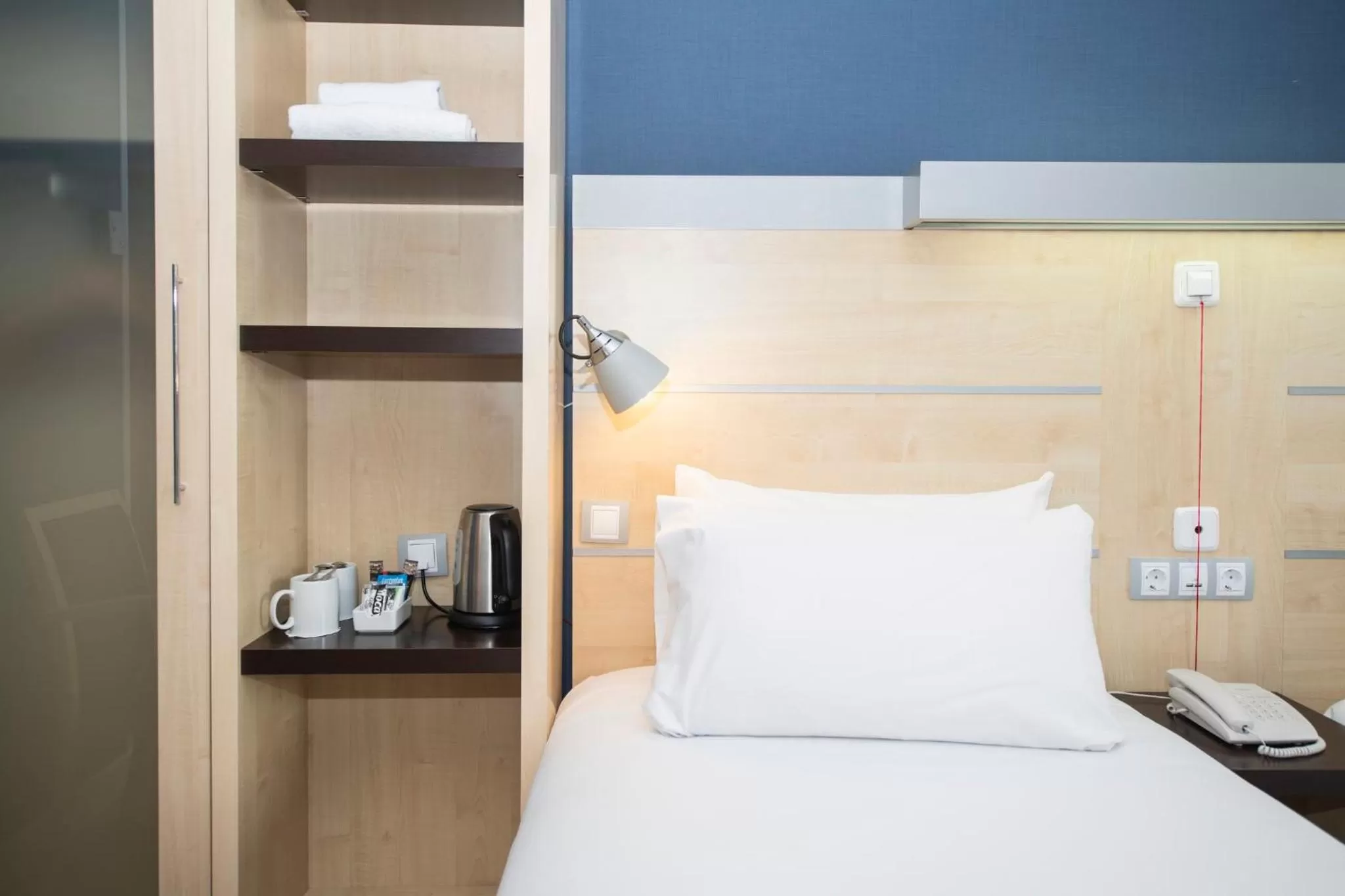 Bedroom, Bed in Holiday Inn Express Barcelona City 22@ by IHG