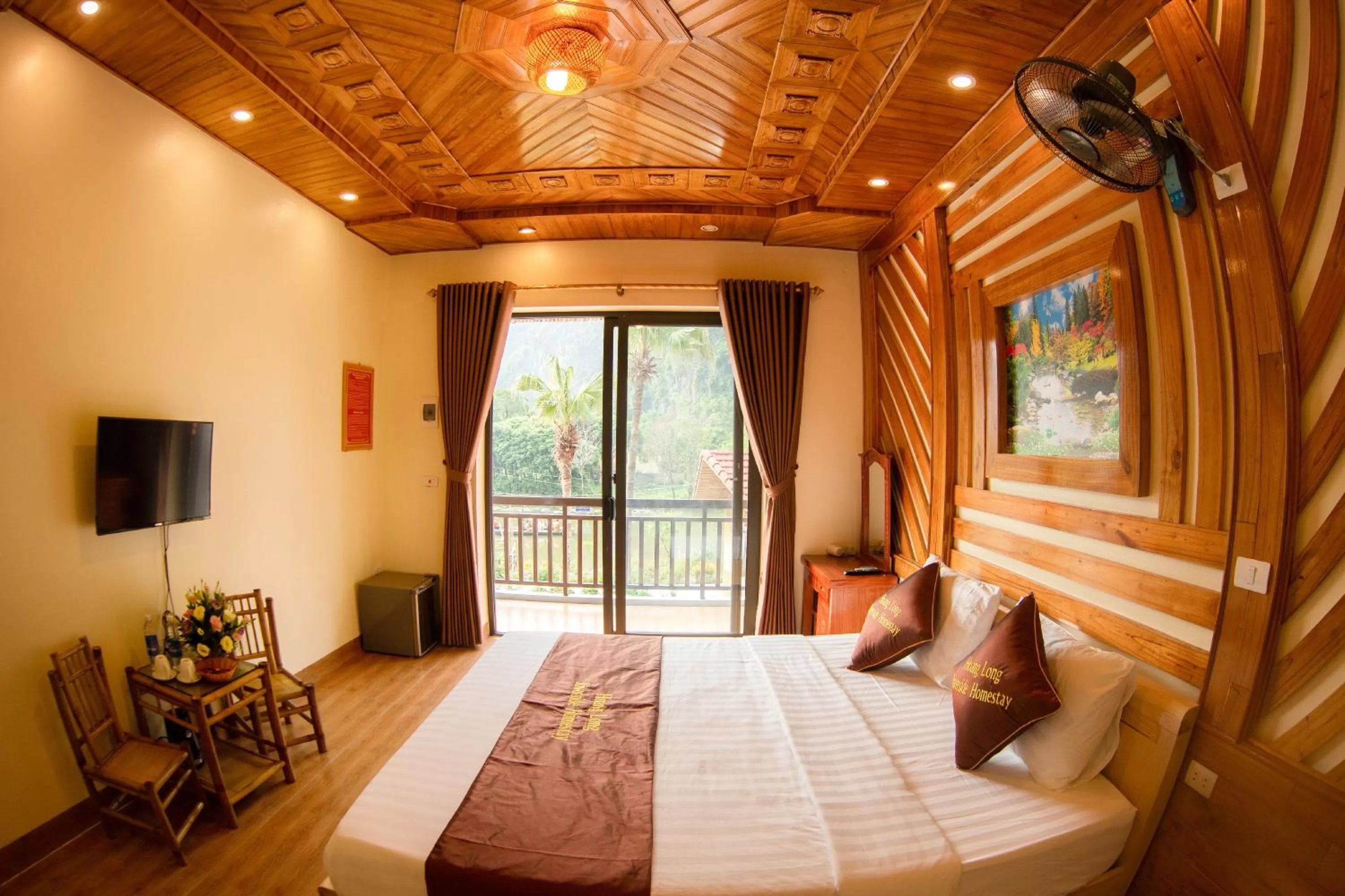 HoangLong Riverside Homestay