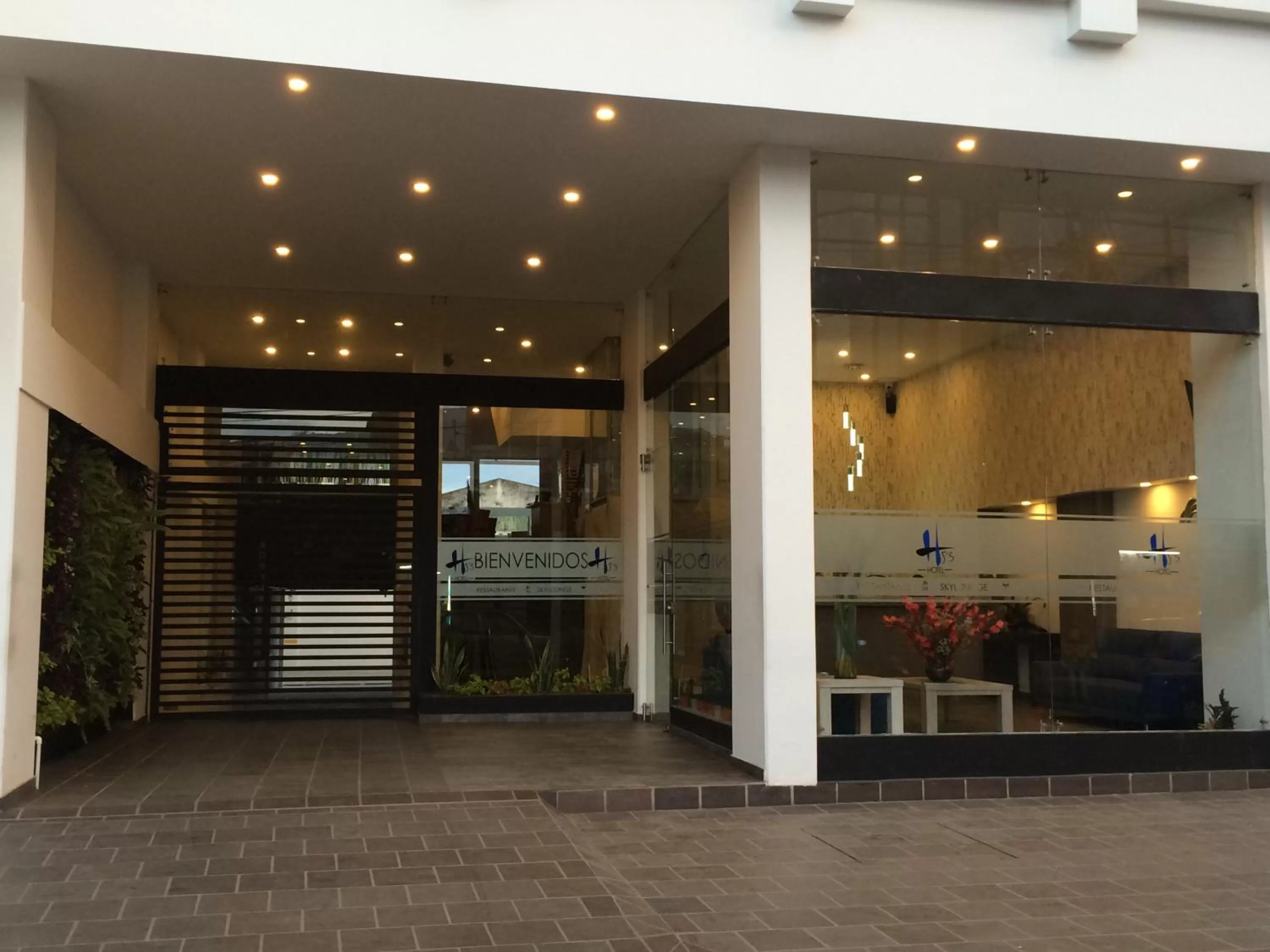 Facade/entrance in Hotel H53