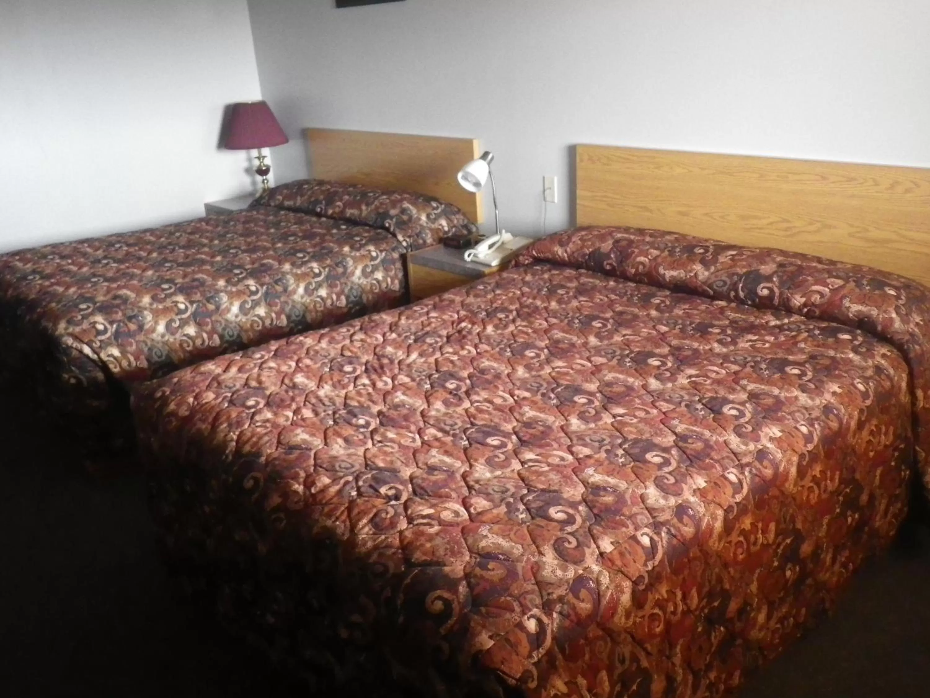 Bedroom, Bed in Alcan Motor Inn