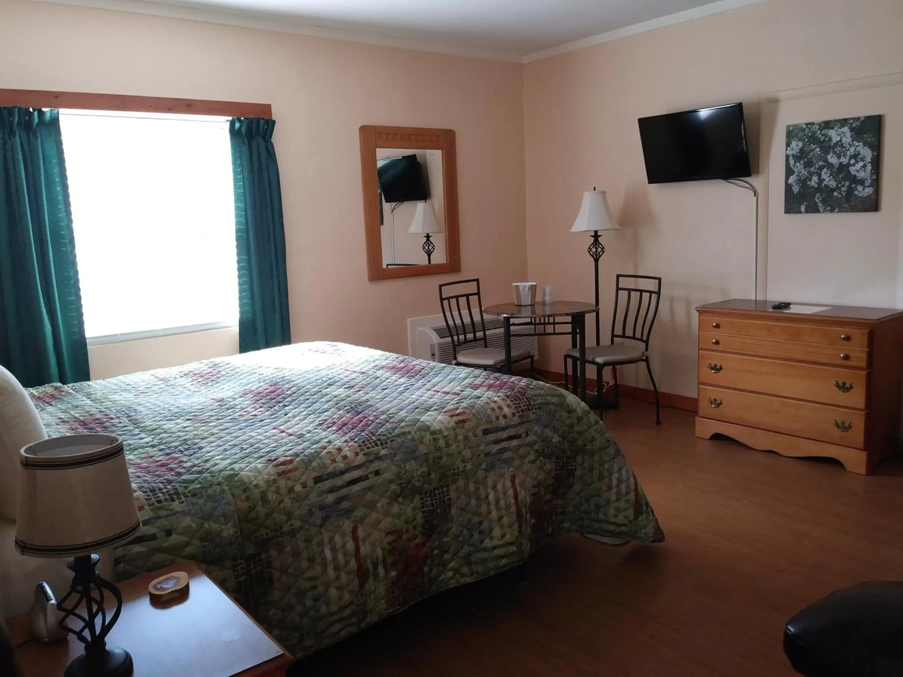 King Room - River View in Riverbend Lodging King Room - River View in Riverbend Lodging