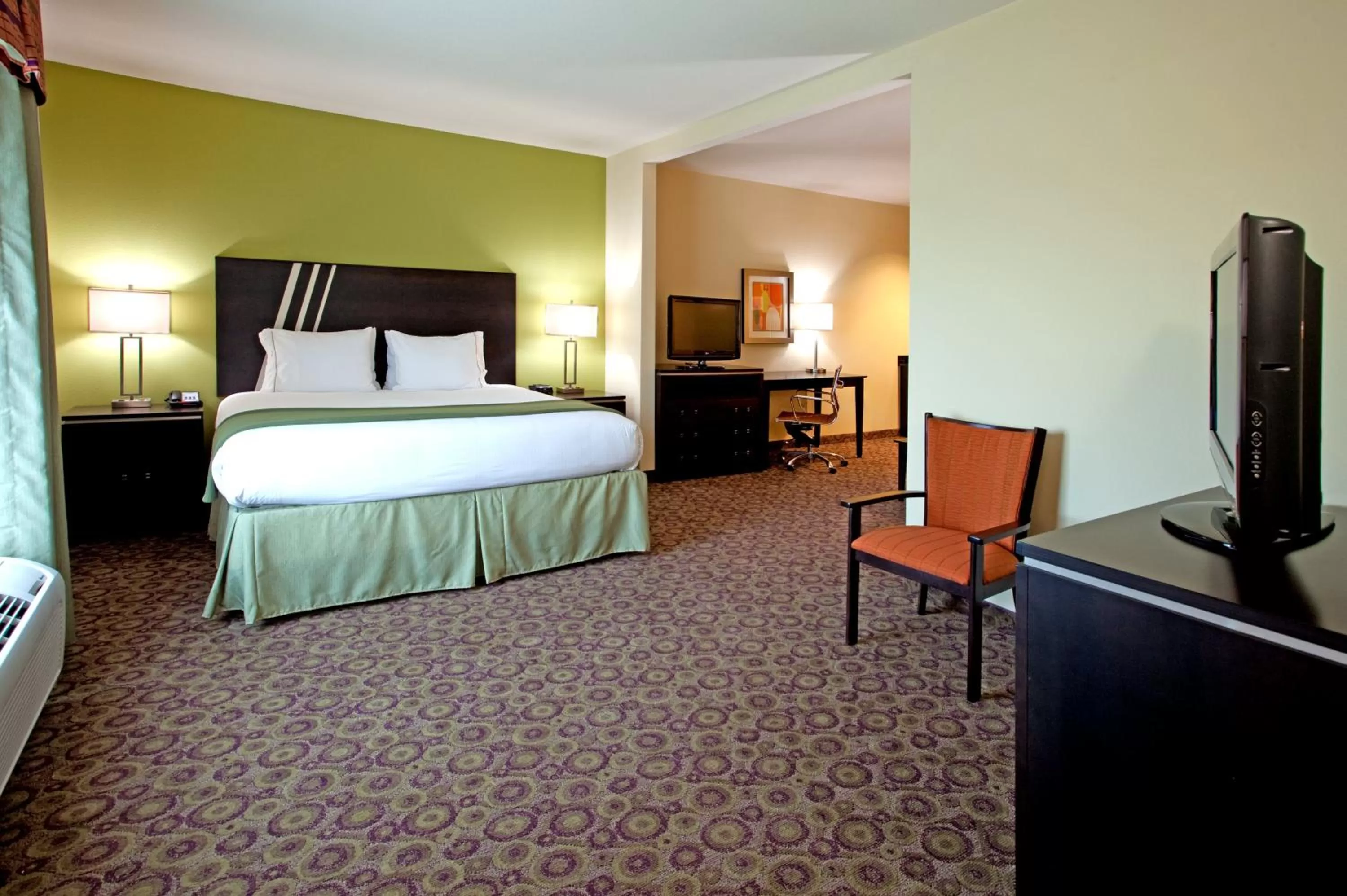 Photo of the whole room, Bed in Holiday Inn Express Hotel & Suites Clemson - University Area by IHG