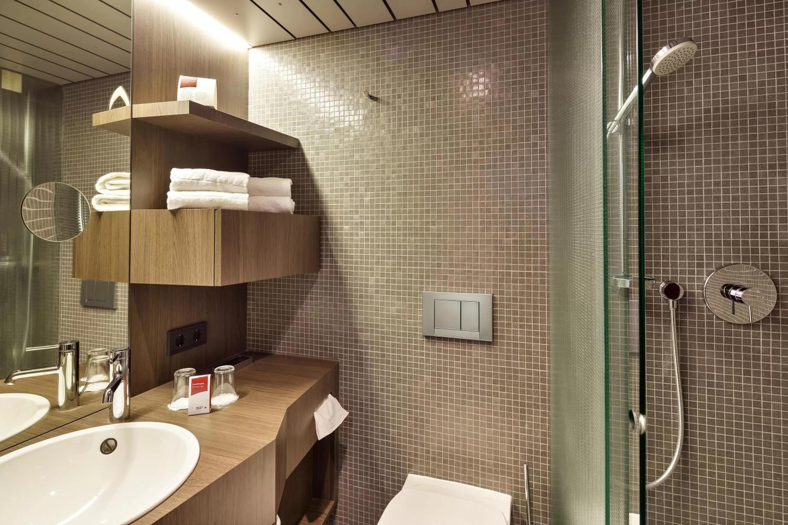 Bathroom in Austria Trend Hotel Schloss Wilhelminenberg Wien