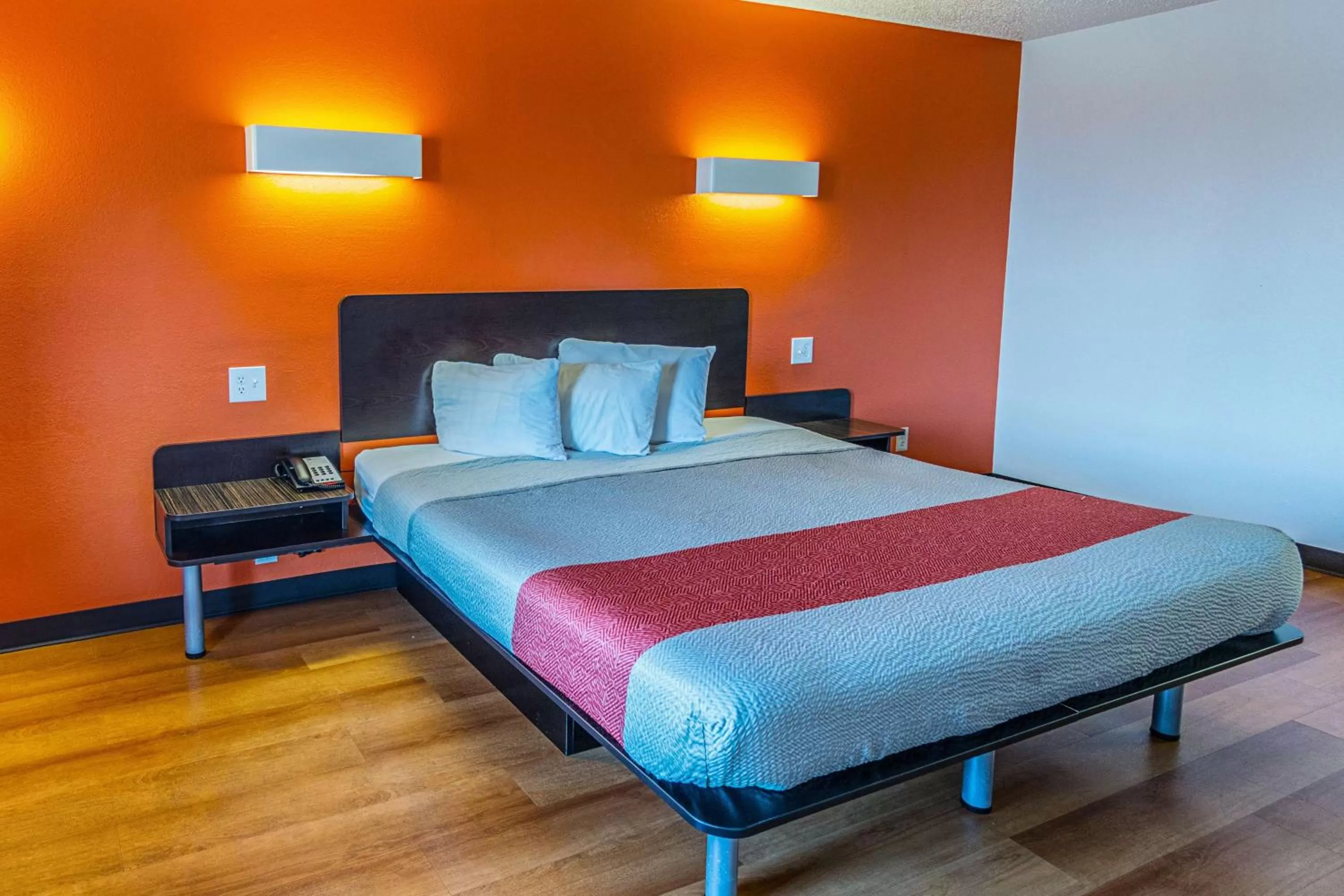 Photo of the whole room, Bed in Motel 6-Waxahachie, TX