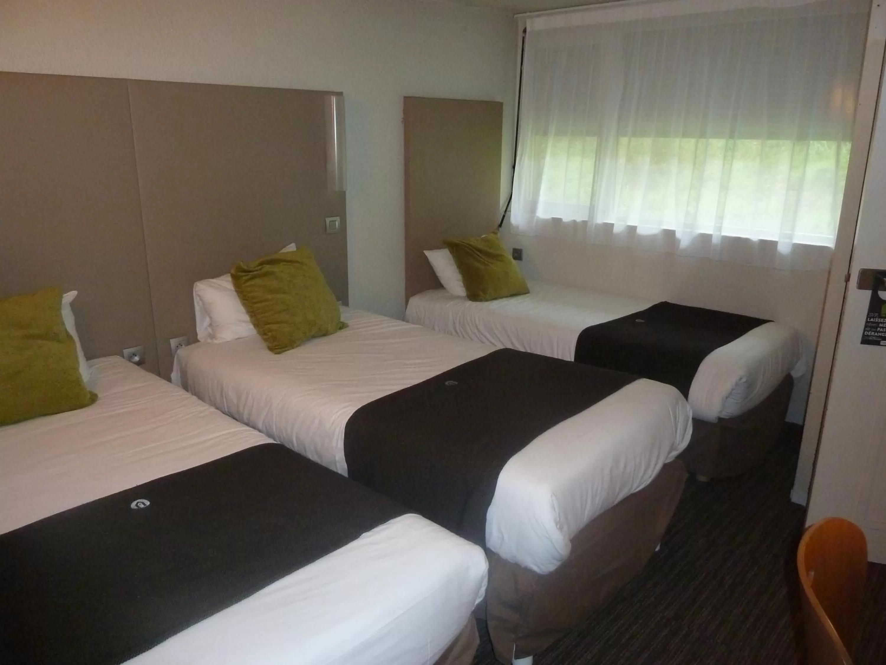 1 Double Bed - Superior Room in Campanile NATURE - Le Mans Est