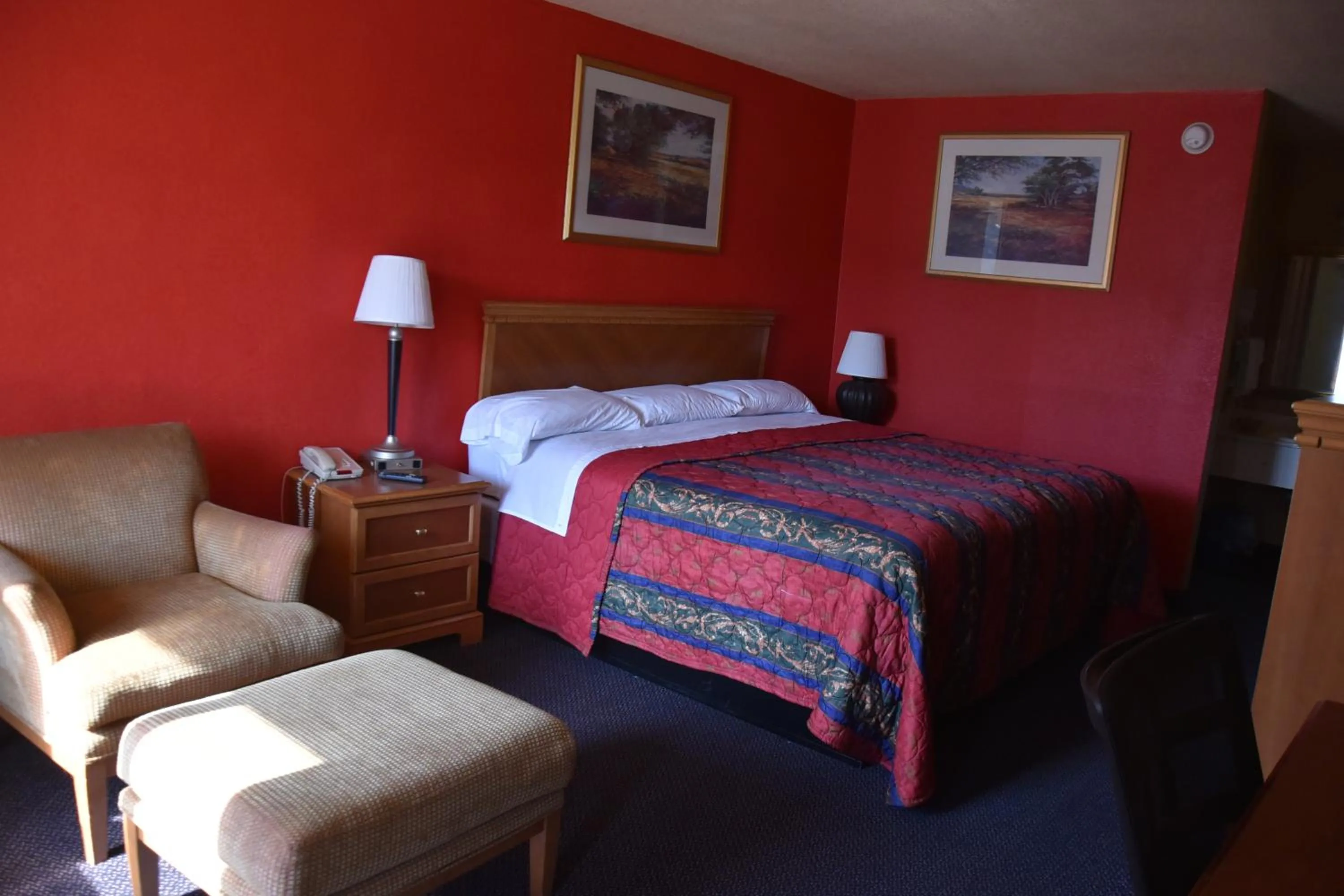 Bed in Homeplace Inn