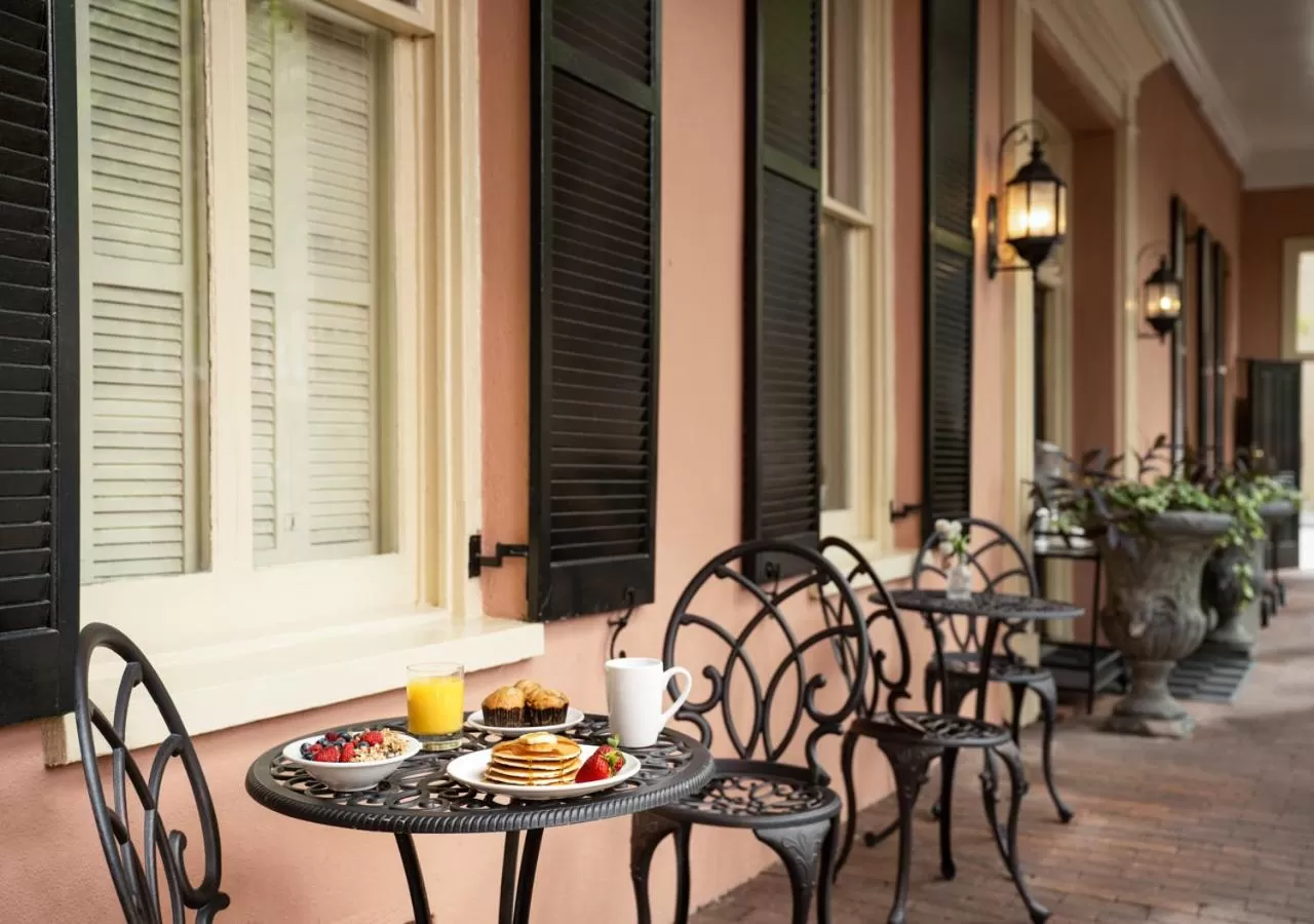 Breakfast in Meeting Street Inn