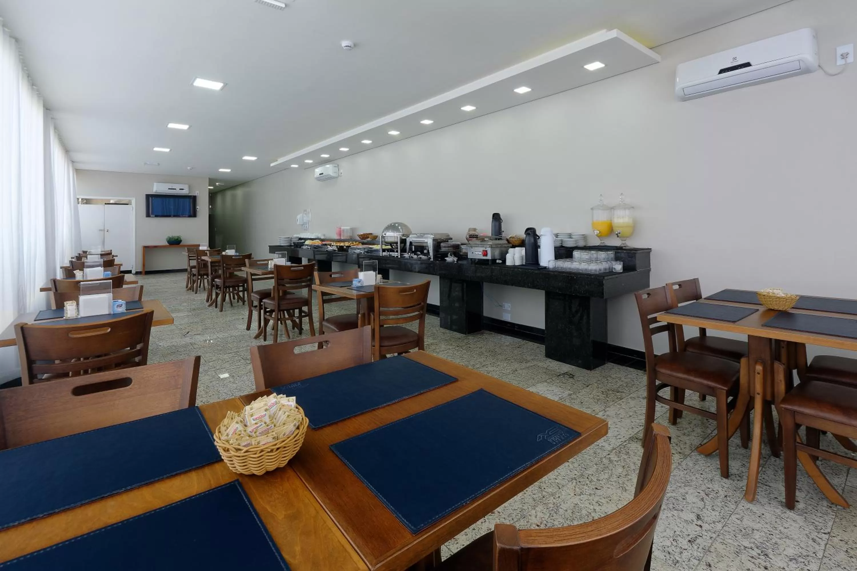 Restaurant/places to eat in Fênix Hotel Bom Retiro