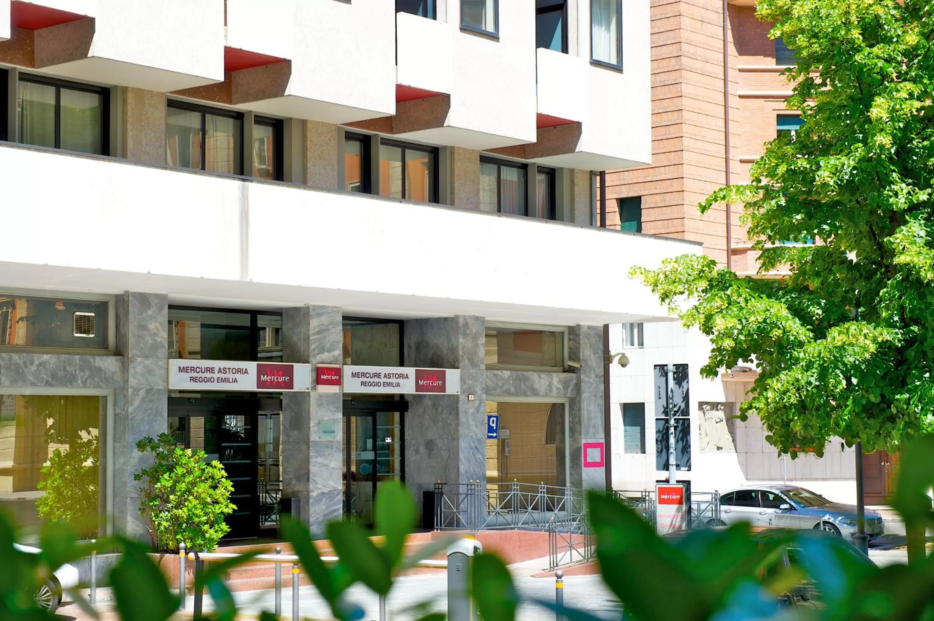 Facade/entrance in Mercure Reggio Emilia Centro Astoria