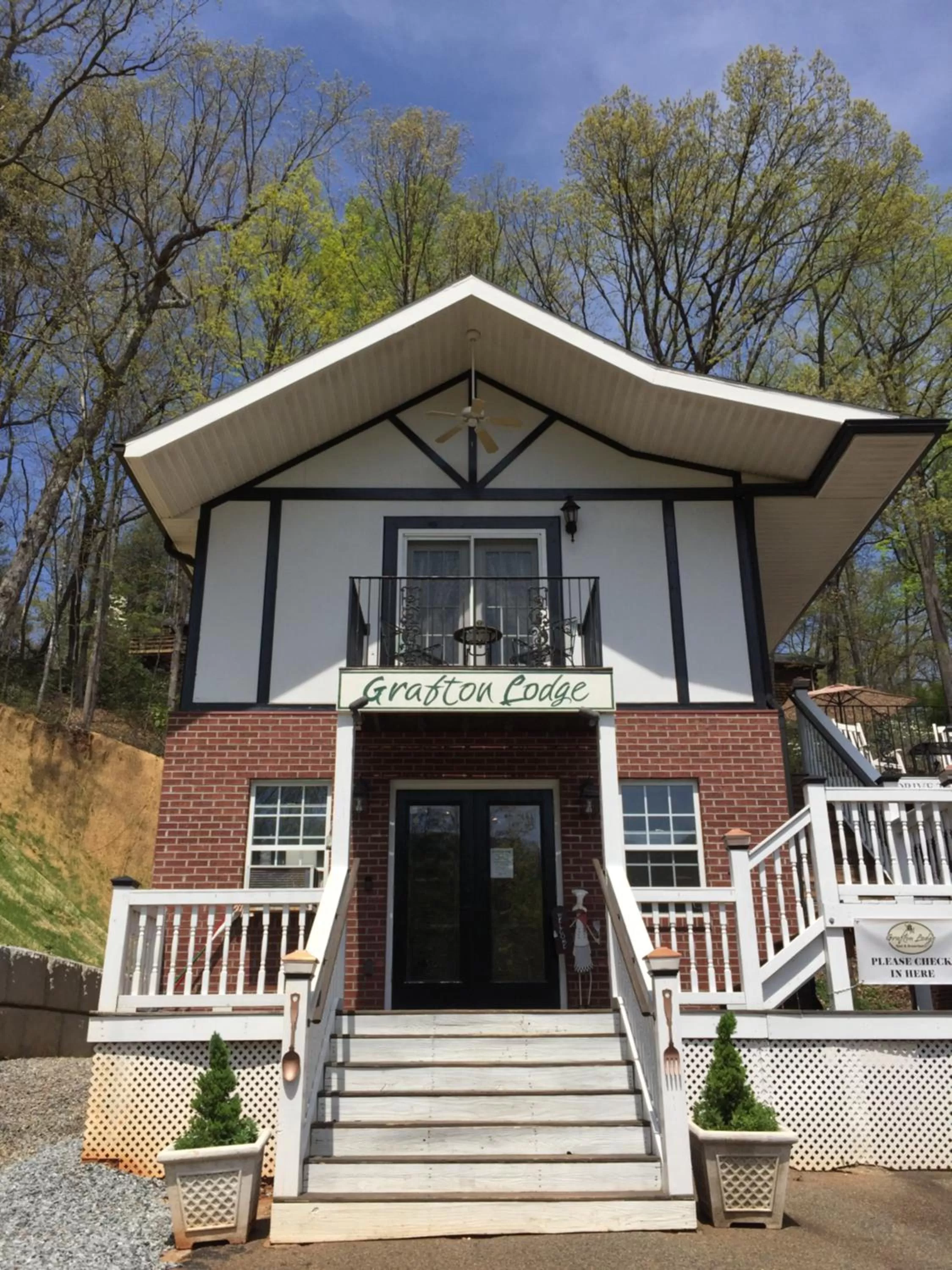 Facade/entrance in Grafton Lodge