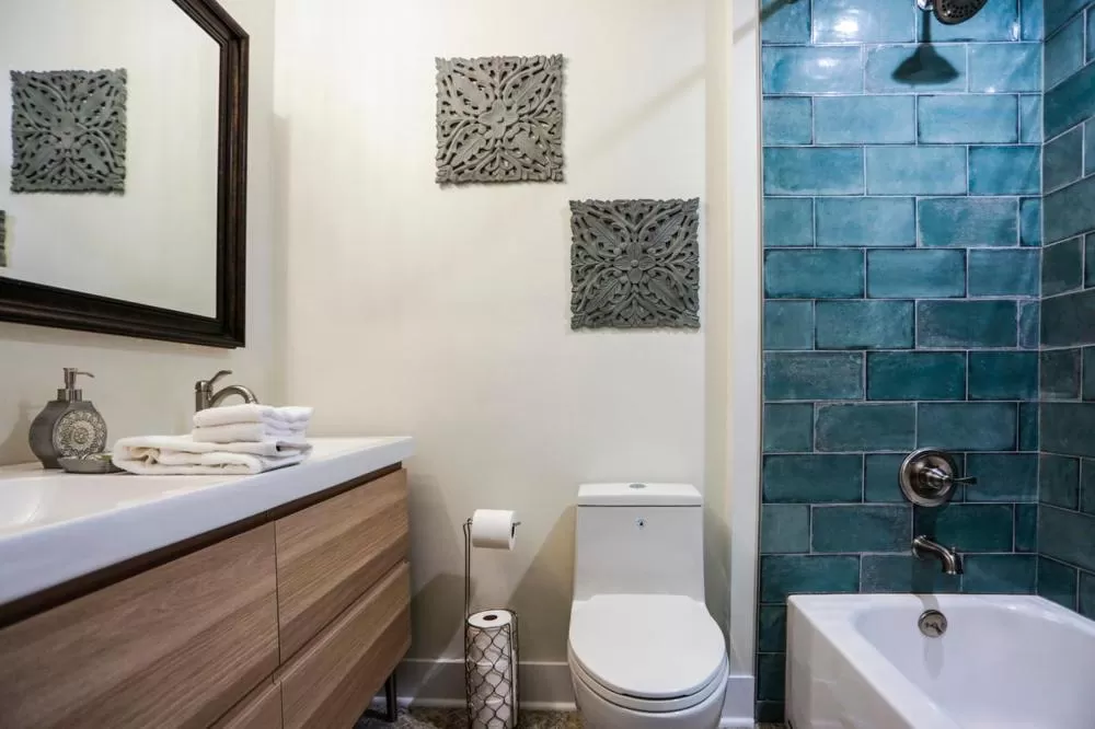 Shower in The Kenwood Gables Boutique B&B