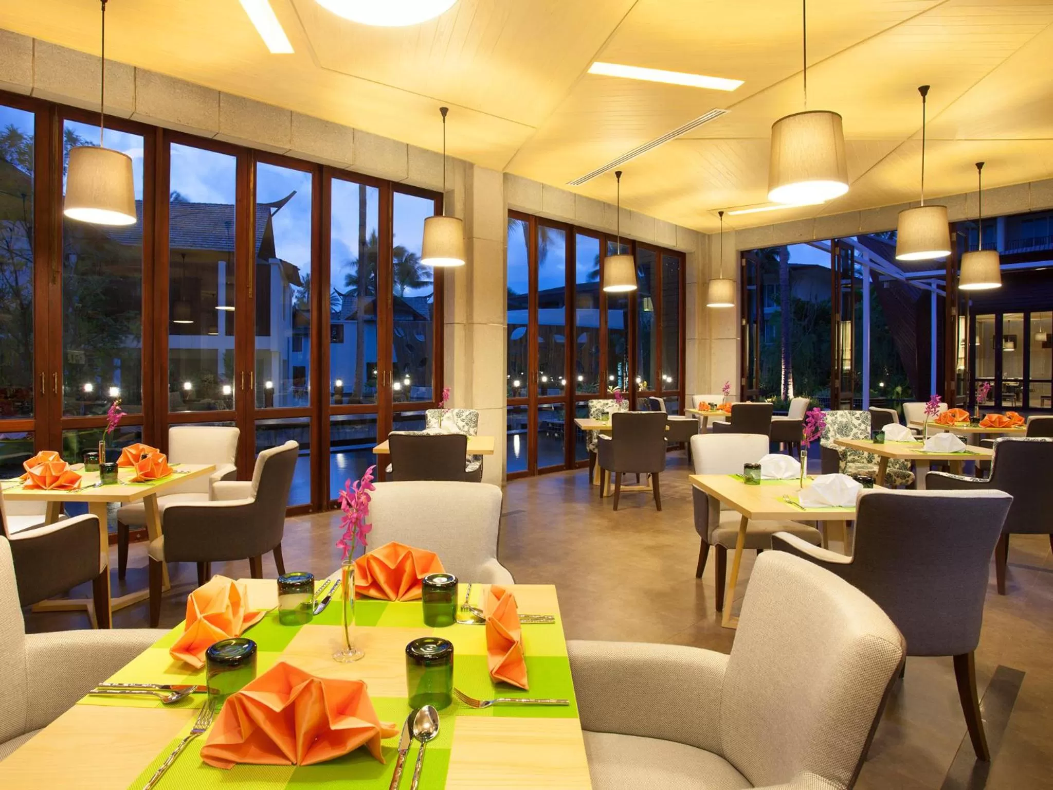 Restaurant/places to eat in Graceland Khaolak Beachfront Resort