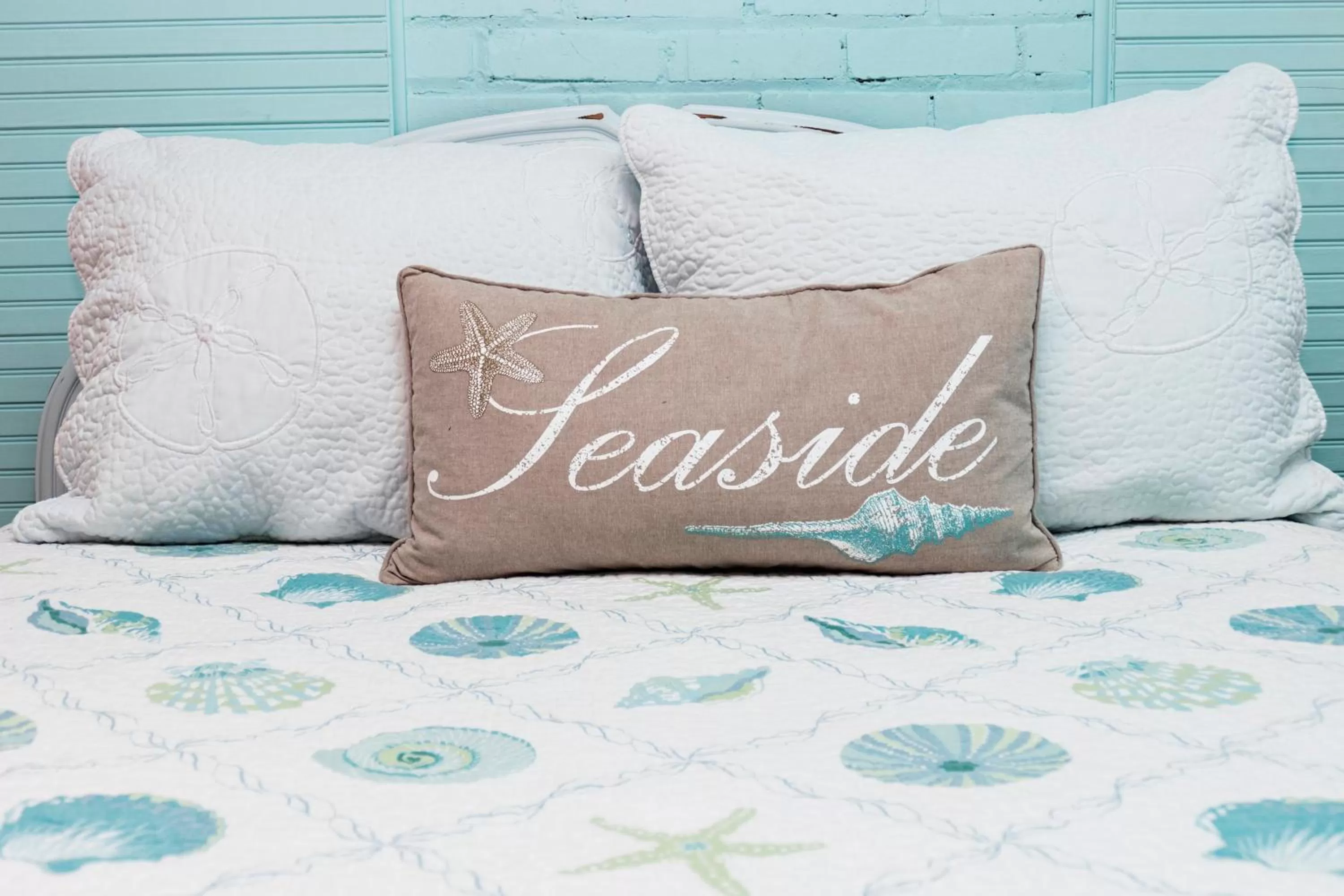 Bed in Beachview Inn and Spa