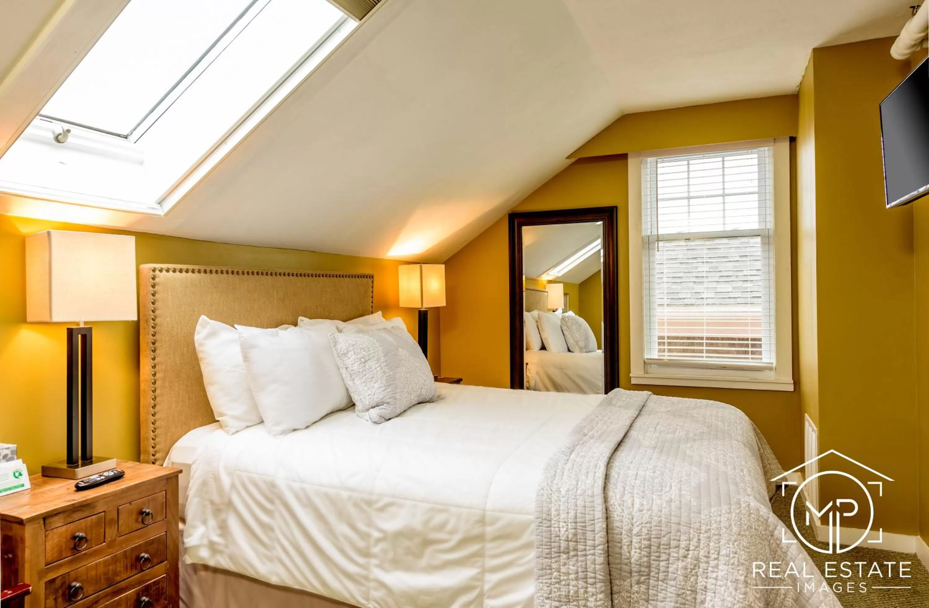 Bed in Bouchard Restaurant & Inn