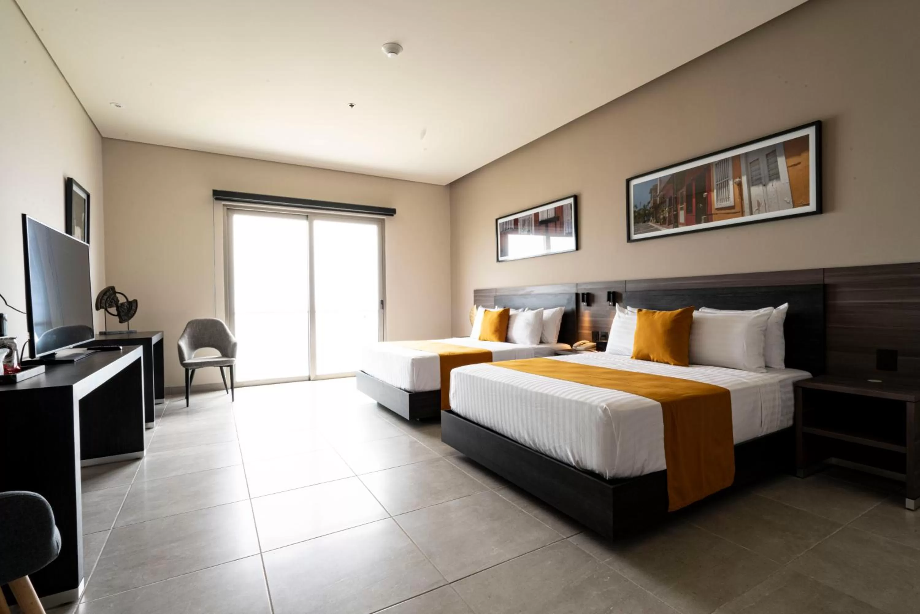 Pool view, Bed in Best Western Plus Riviera Veracruz