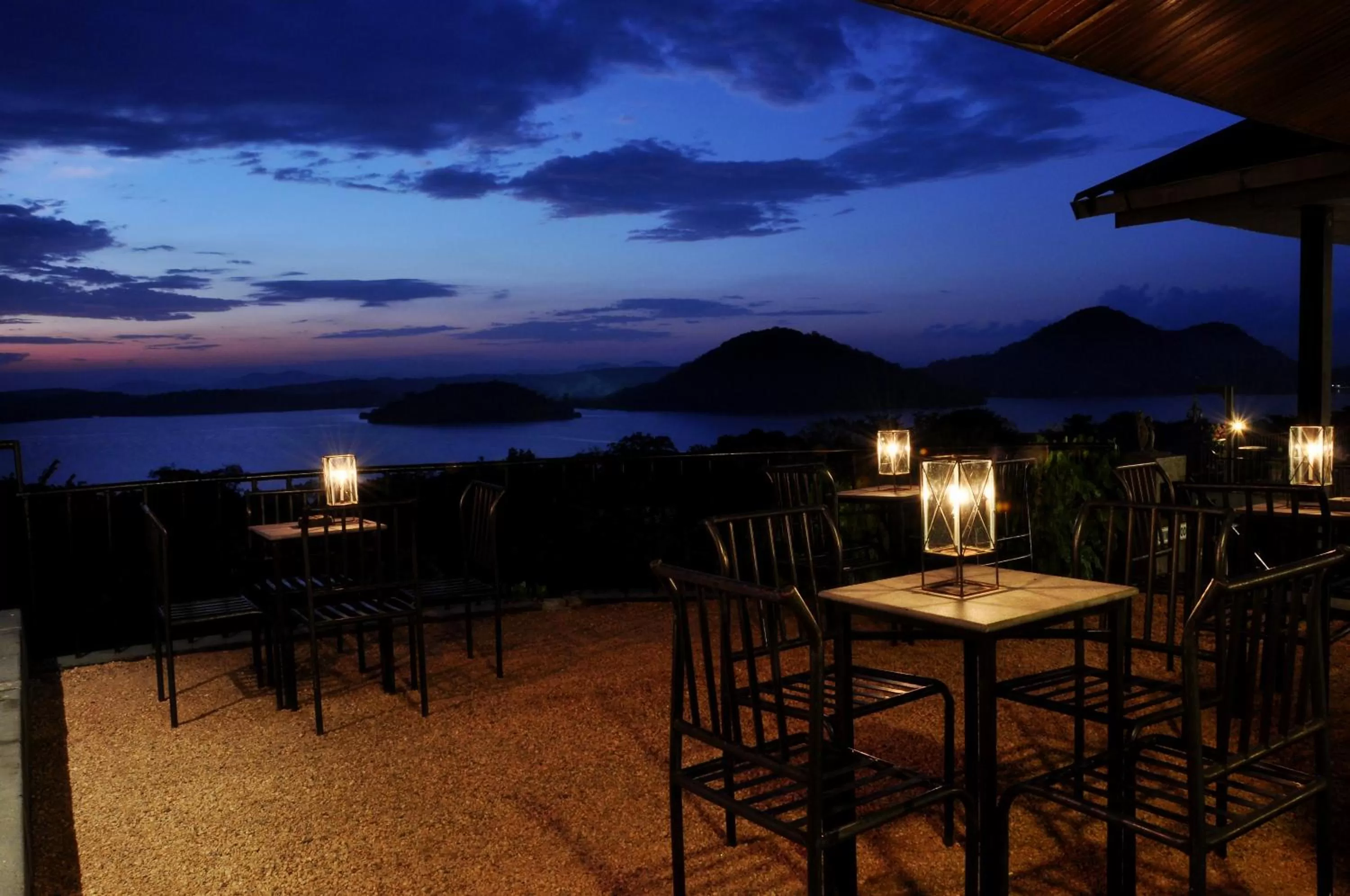 Restaurant/places to eat in Lavendish Lake Giritale - Former Giritale Hotel