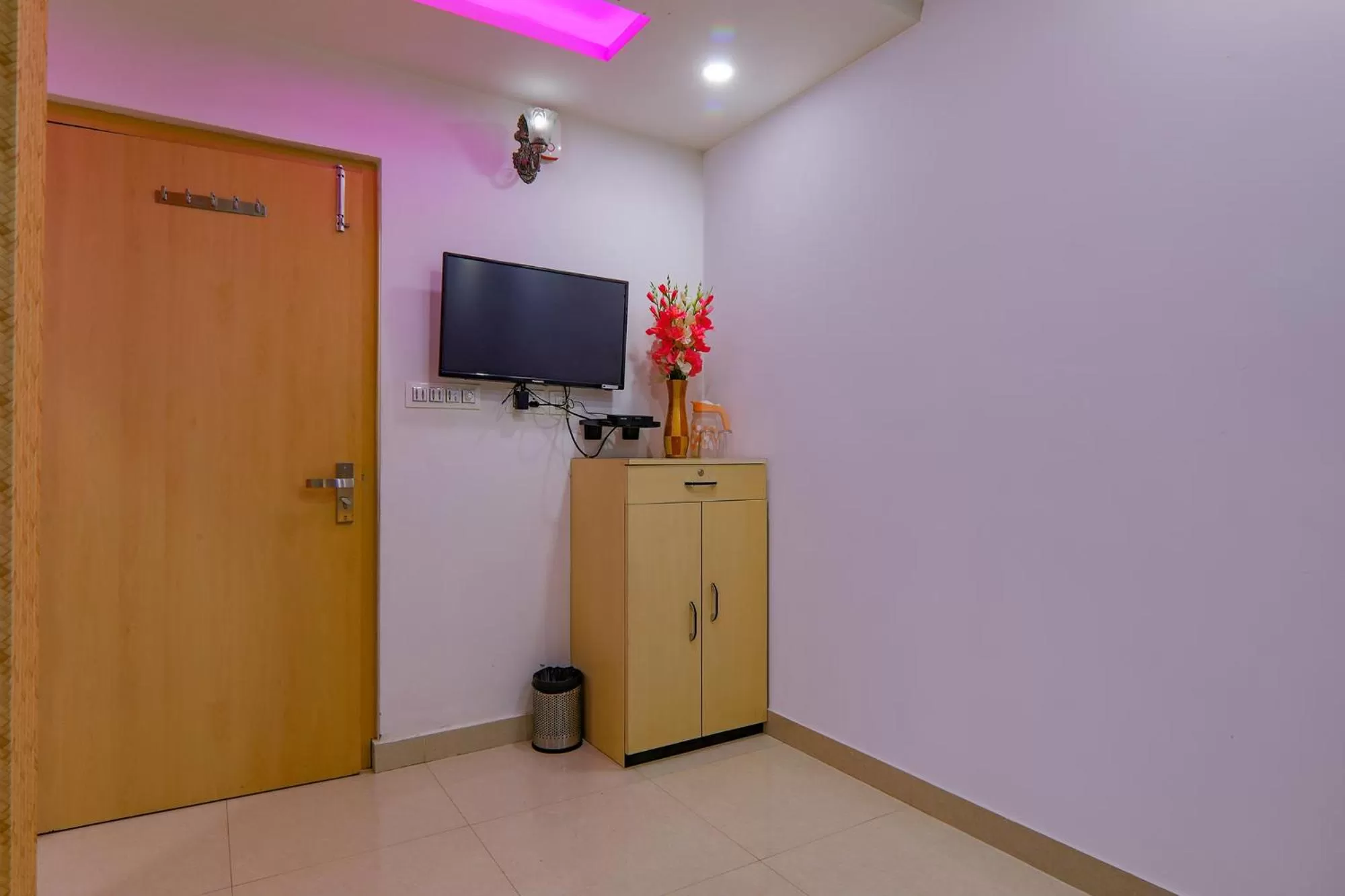 Communal lounge/ TV room in Via Moti Mahal - Sarnath museum