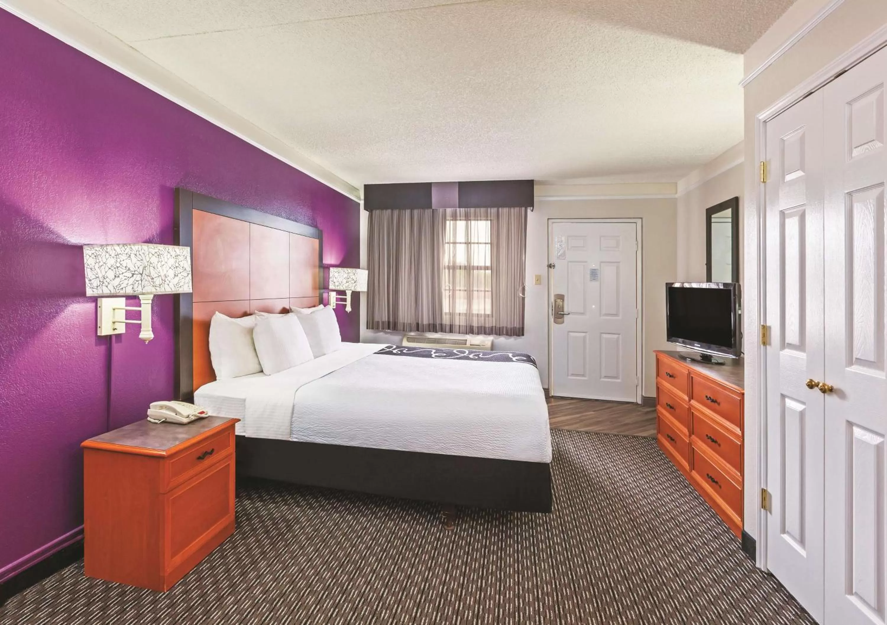 Photo of the whole room, Bed in La Quinta Inn by Wyndham Odessa