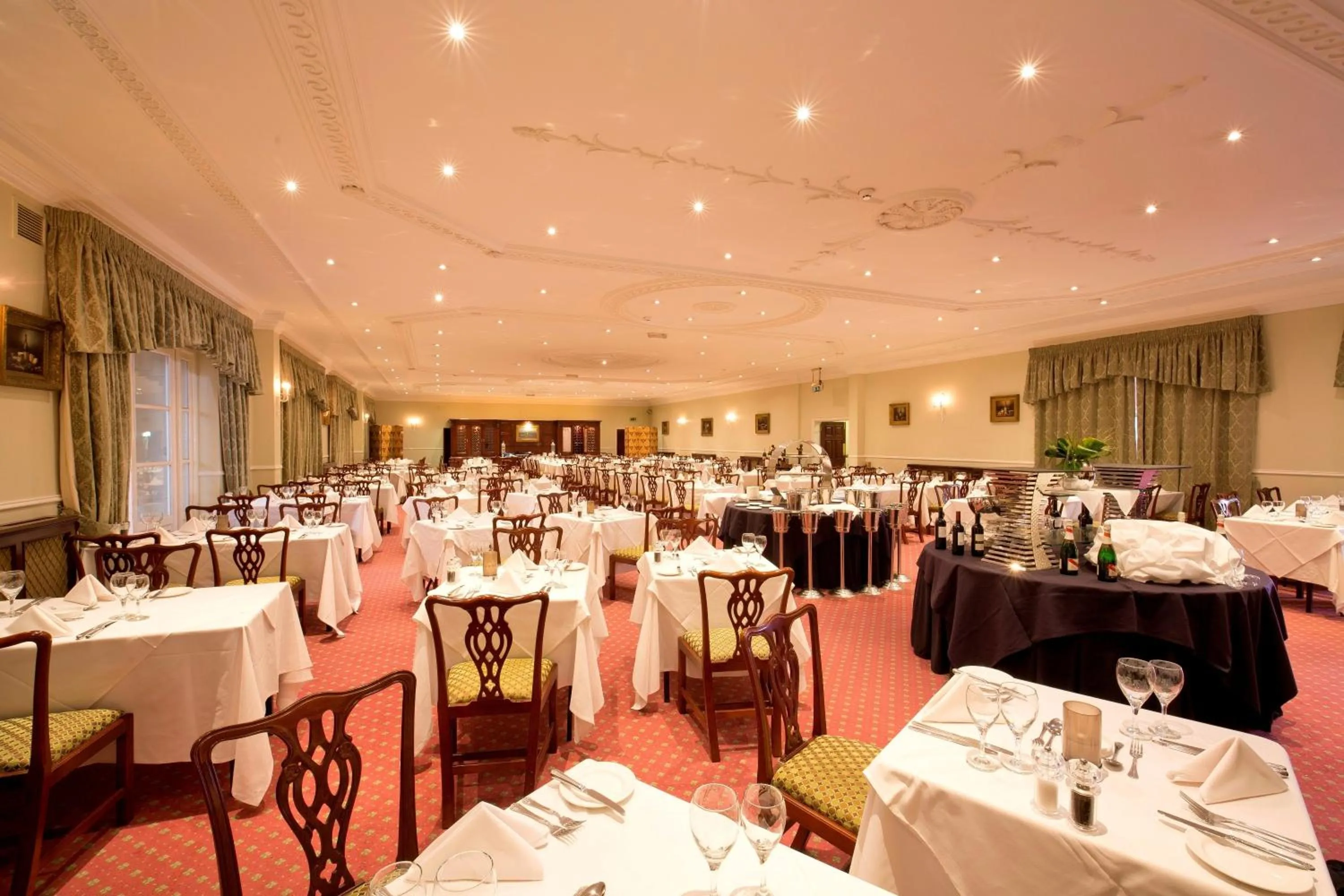 Restaurant/places to eat in Whittlebury Hall and Spa